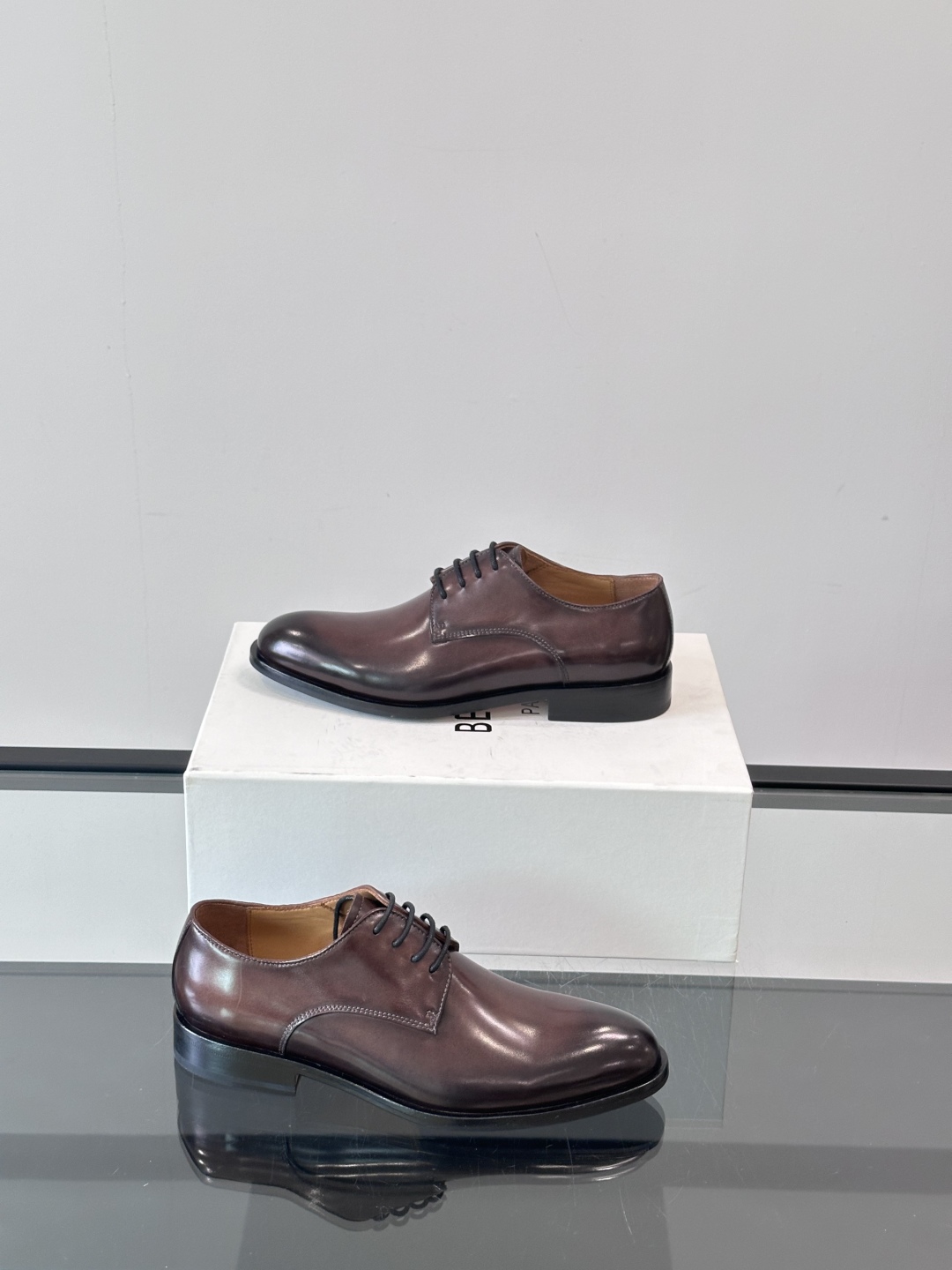 Berluti/布鲁提高端真皮大底正装皮鞋，采用进口牛皮鞋面 柔软有型，手工改色工艺，低调奢华气质，舒适