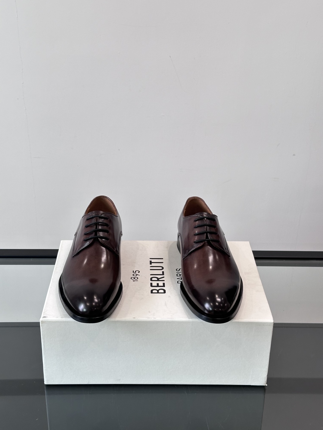 Berluti/布鲁提高端真皮大底正装皮鞋，采用进口牛皮鞋面 柔软有型，手工改色工艺，低调奢华气质，舒适