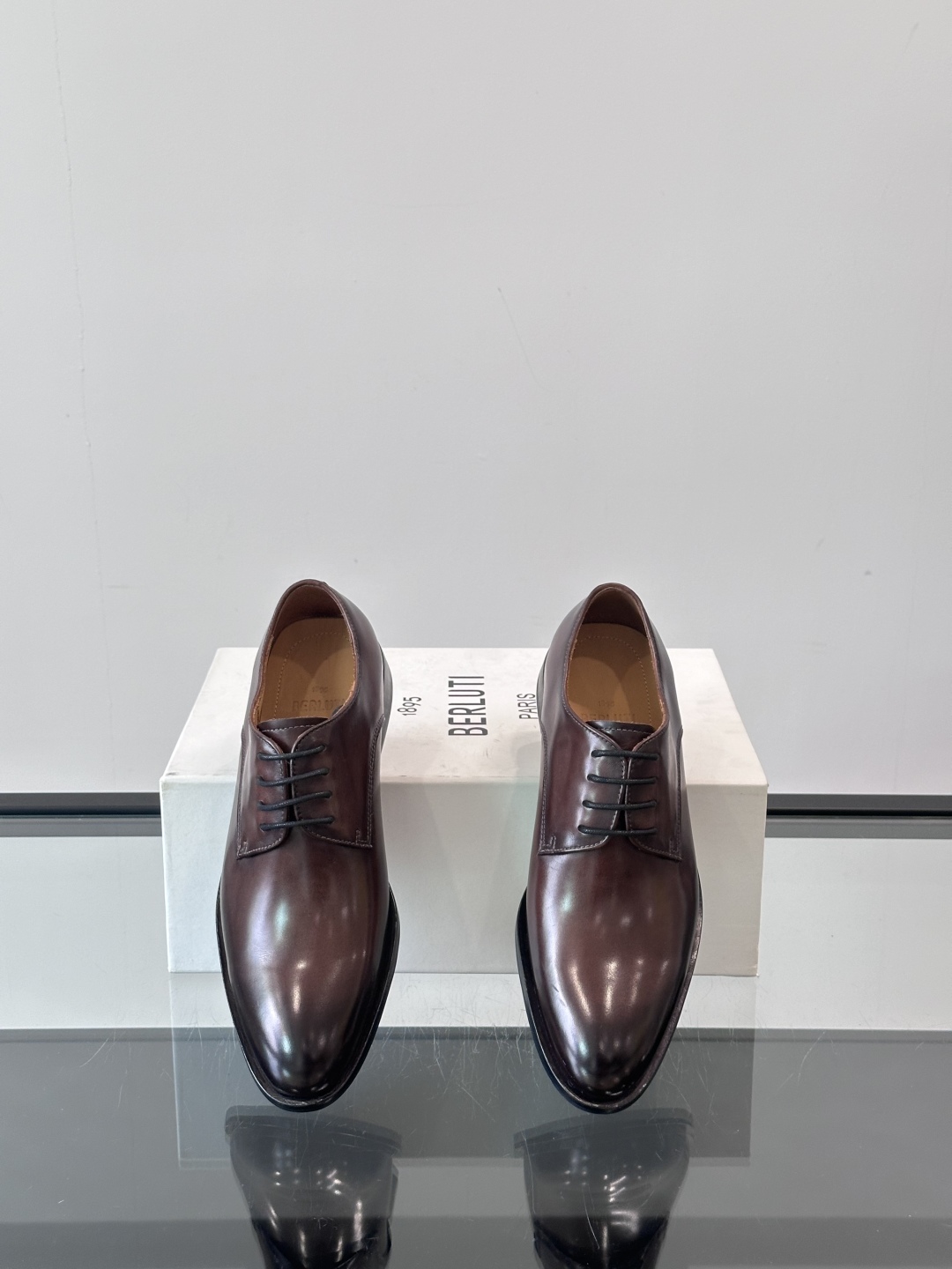 Berluti/布鲁提高端真皮大底正装皮鞋，采用进口牛皮鞋面 柔软有型，手工改色工艺，低调奢华气质，舒适