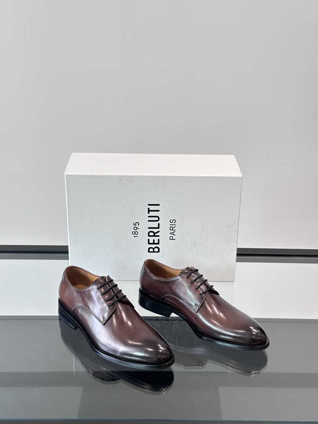 Berluti/布鲁提高端真皮大底正装皮鞋，采用进口牛皮鞋面 柔软有型，手工改色工艺，低调奢华气质，舒适