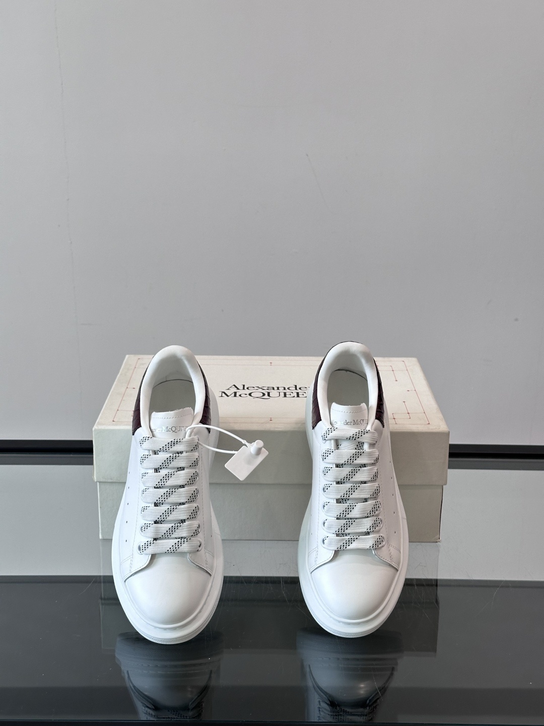 𝐀𝐥𝐞𝐱𝐚𝐧𝐝𝐞𝐫 𝐌𝐜𝐐𝐔𝐄𝐄𝐍亚历山麦昆情侣款‼️ 休闲鞋👟。终极版本 随意PK柜货 麦昆这鞋款一出