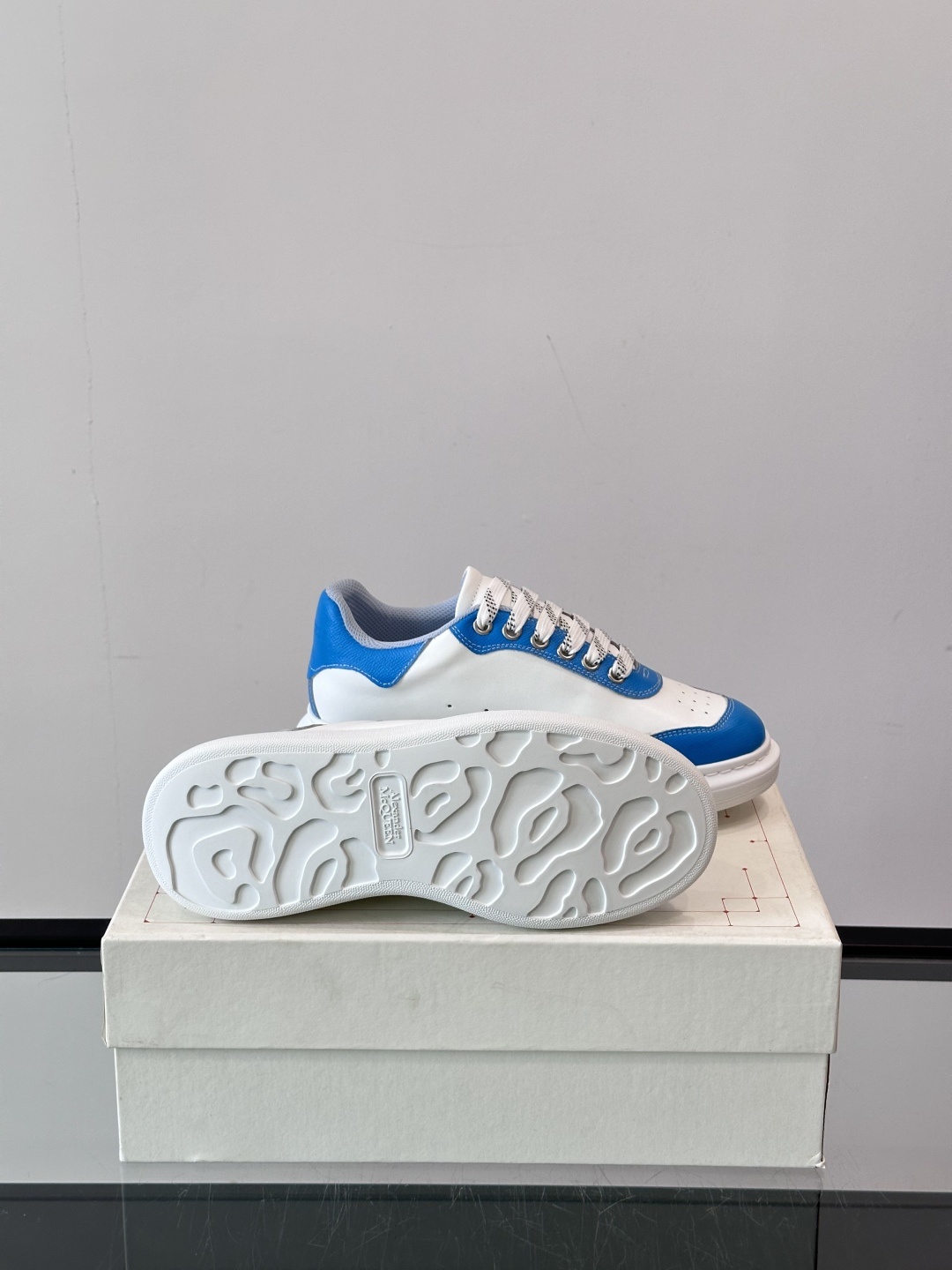 𝐀𝐥𝐞𝐱𝐚𝐧𝐝𝐞𝐫 𝐌𝐜𝐐𝐔𝐄𝐄𝐍亚历山麦昆情侣款‼️ 休闲鞋👟。终极版本 随意PK柜货 麦昆这鞋款一出