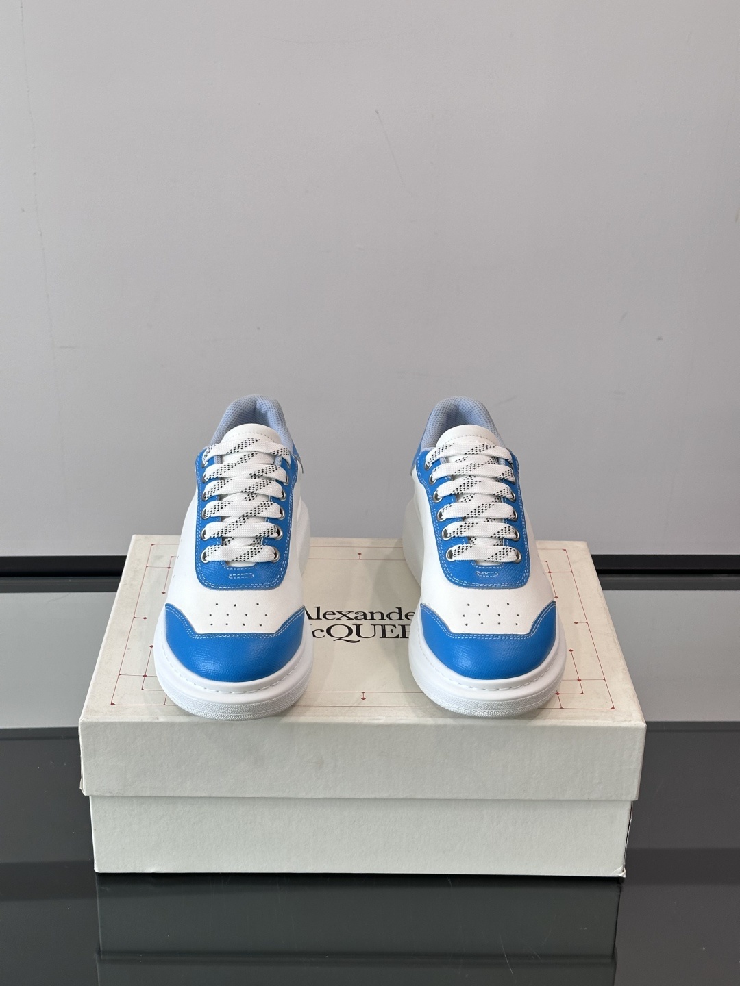 𝐀𝐥𝐞𝐱𝐚𝐧𝐝𝐞𝐫 𝐌𝐜𝐐𝐔𝐄𝐄𝐍亚历山麦昆情侣款‼️ 休闲鞋👟。终极版本 随意PK柜货 麦昆这鞋款一出