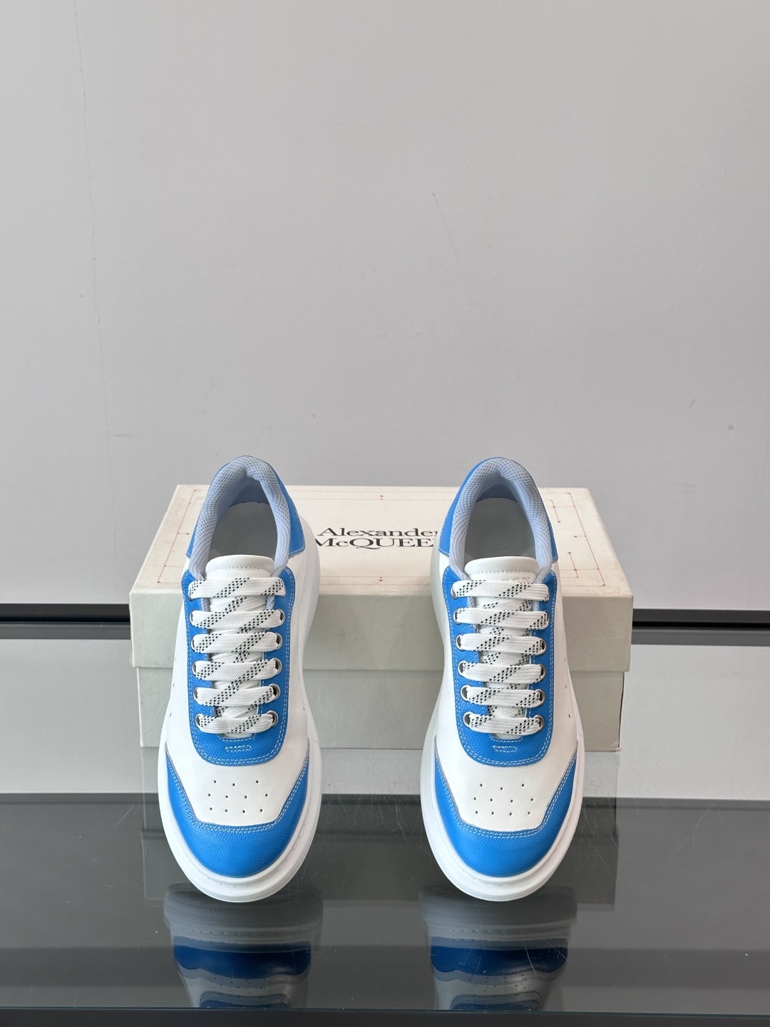 𝐀𝐥𝐞𝐱𝐚𝐧𝐝𝐞𝐫 𝐌𝐜𝐐𝐔𝐄𝐄𝐍亚历山麦昆情侣款‼️ 休闲鞋👟。终极版本 随意PK柜货 麦昆这鞋款一出
