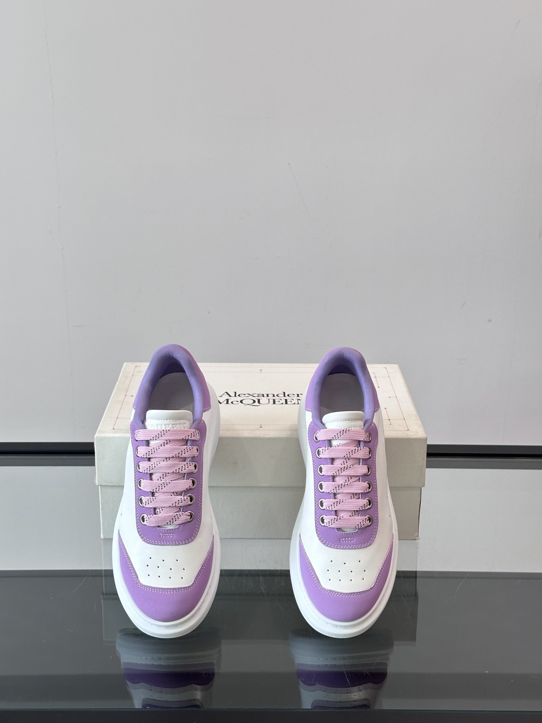 𝐀𝐥𝐞𝐱𝐚𝐧𝐝𝐞𝐫 𝐌𝐜𝐐𝐔𝐄𝐄𝐍亚历山麦昆情侣款‼️ 休闲鞋👟。终极版本 随意PK柜货 麦昆这鞋款一出