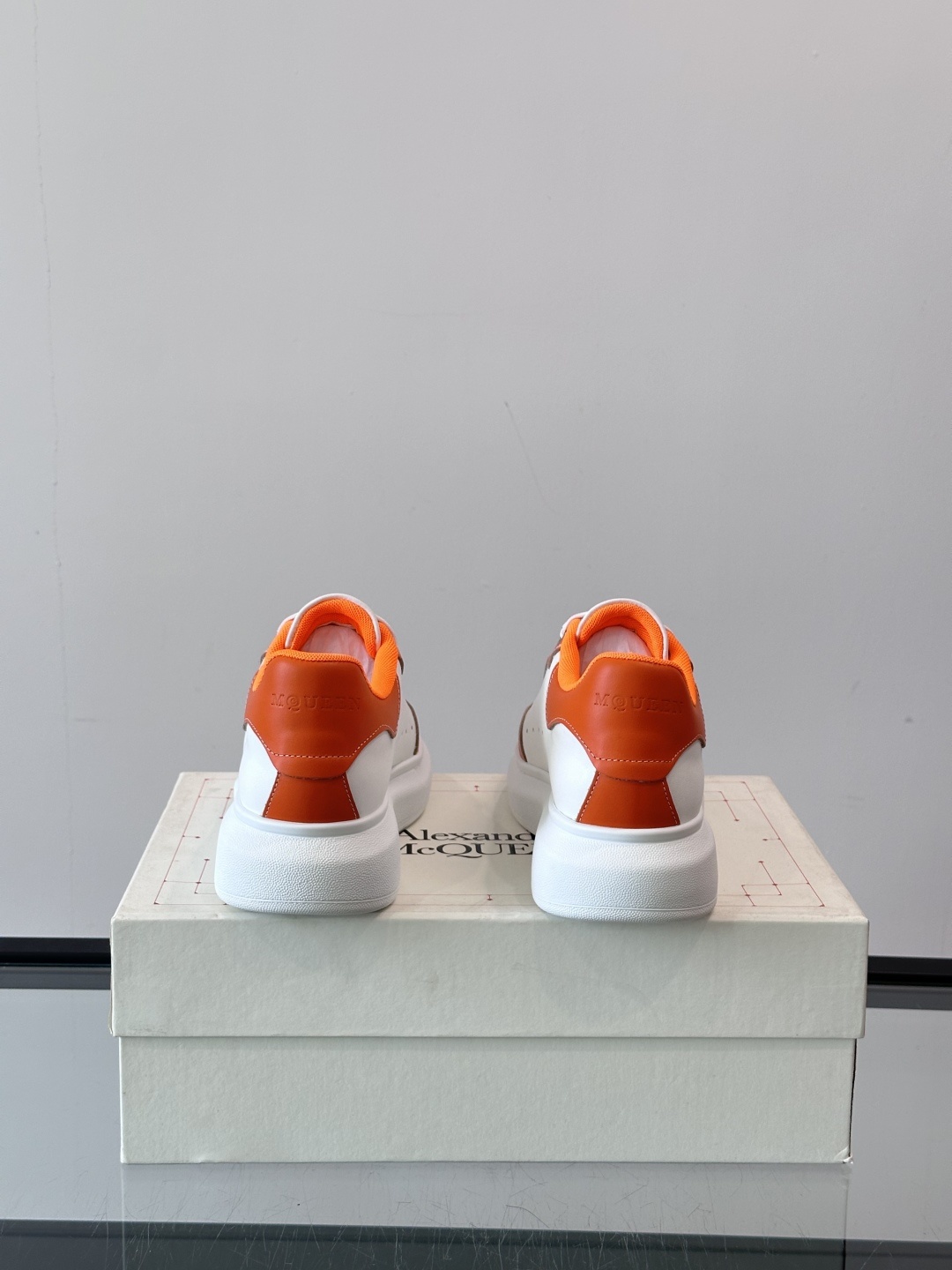 𝐀𝐥𝐞𝐱𝐚𝐧𝐝𝐞𝐫 𝐌𝐜𝐐𝐔𝐄𝐄𝐍亚历山麦昆情侣款‼️ 休闲鞋👟。终极版本 随意PK柜货 麦昆这鞋款一出