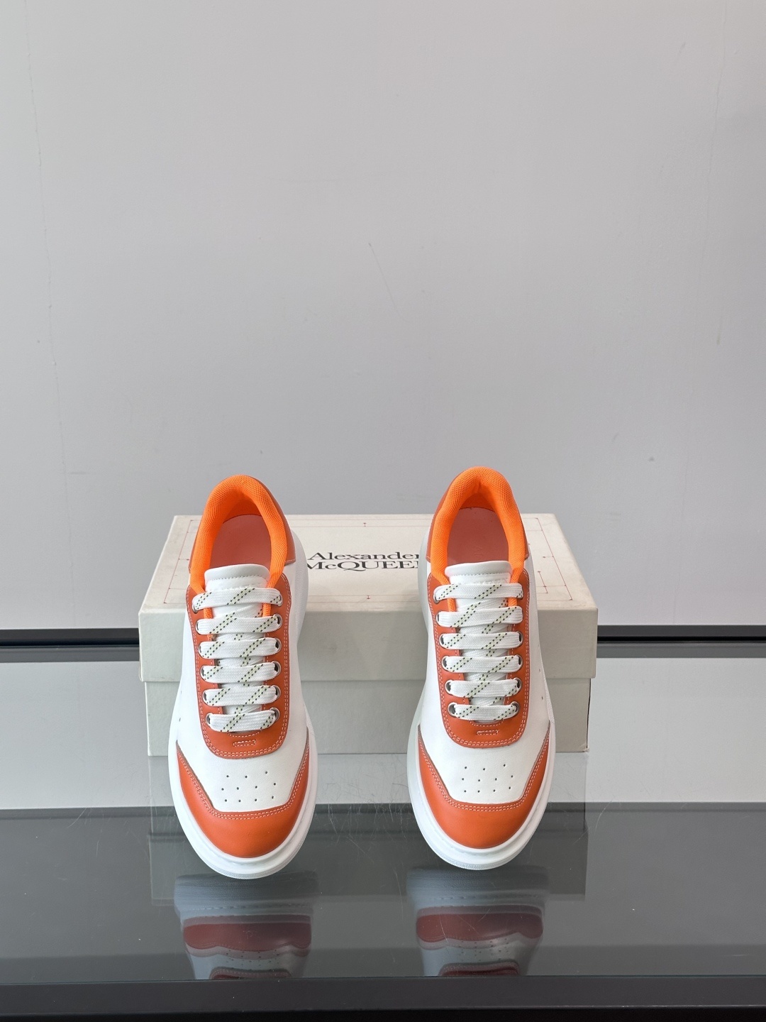 𝐀𝐥𝐞𝐱𝐚𝐧𝐝𝐞𝐫 𝐌𝐜𝐐𝐔𝐄𝐄𝐍亚历山麦昆情侣款‼️ 休闲鞋👟。终极版本 随意PK柜货 麦昆这鞋款一出
