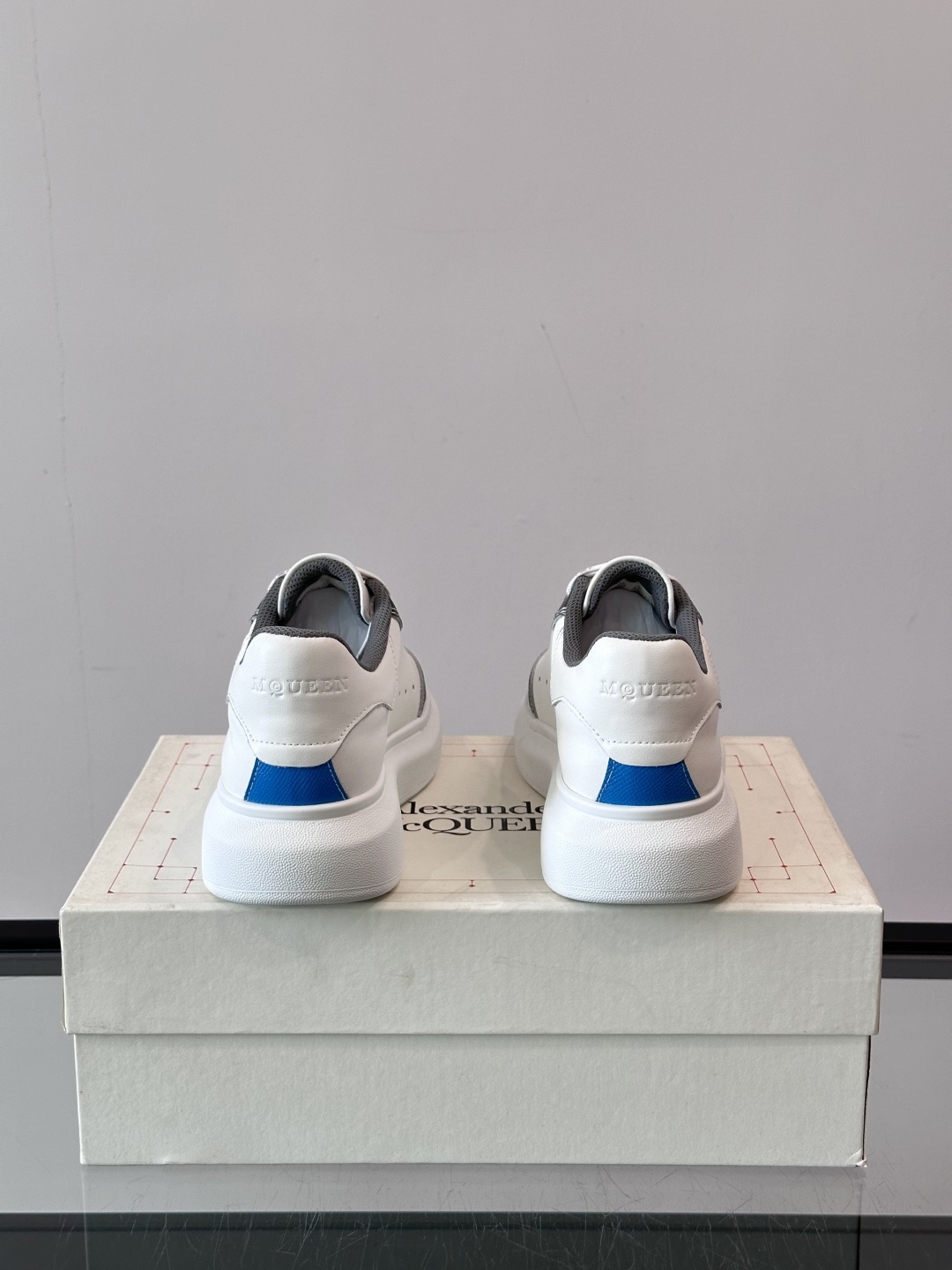 𝐀𝐥𝐞𝐱𝐚𝐧𝐝𝐞𝐫 𝐌𝐜𝐐𝐔𝐄𝐄𝐍亚历山麦昆情侣款‼️ 休闲鞋👟。终极版本 随意PK柜货 麦昆这鞋款一出