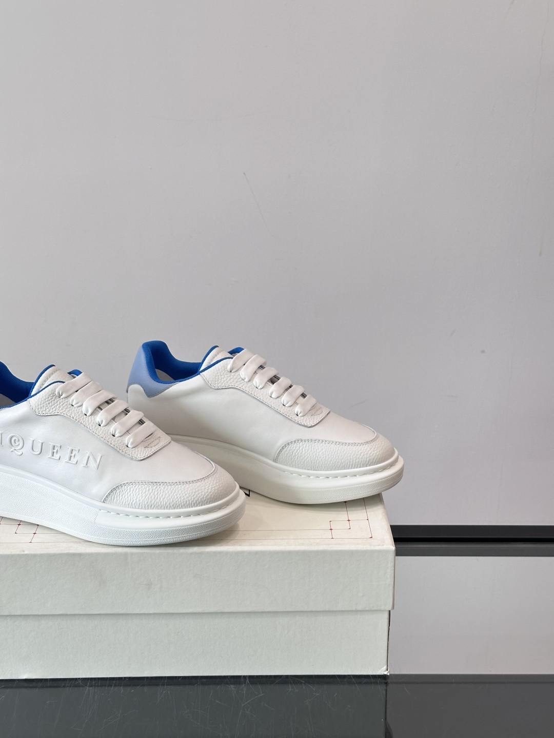 𝐀𝐥𝐞𝐱𝐚𝐧𝐝𝐞𝐫 𝐌𝐜𝐐𝐔𝐄𝐄𝐍亚历山麦昆情侣款‼️ 休闲鞋👟。终极版本 随意PK柜货 麦昆这鞋款一出