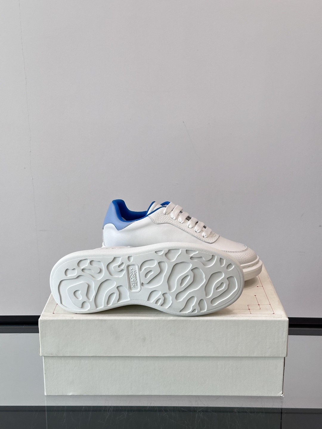 𝐀𝐥𝐞𝐱𝐚𝐧𝐝𝐞𝐫 𝐌𝐜𝐐𝐔𝐄𝐄𝐍亚历山麦昆情侣款‼️ 休闲鞋👟。终极版本 随意PK柜货 麦昆这鞋款一出