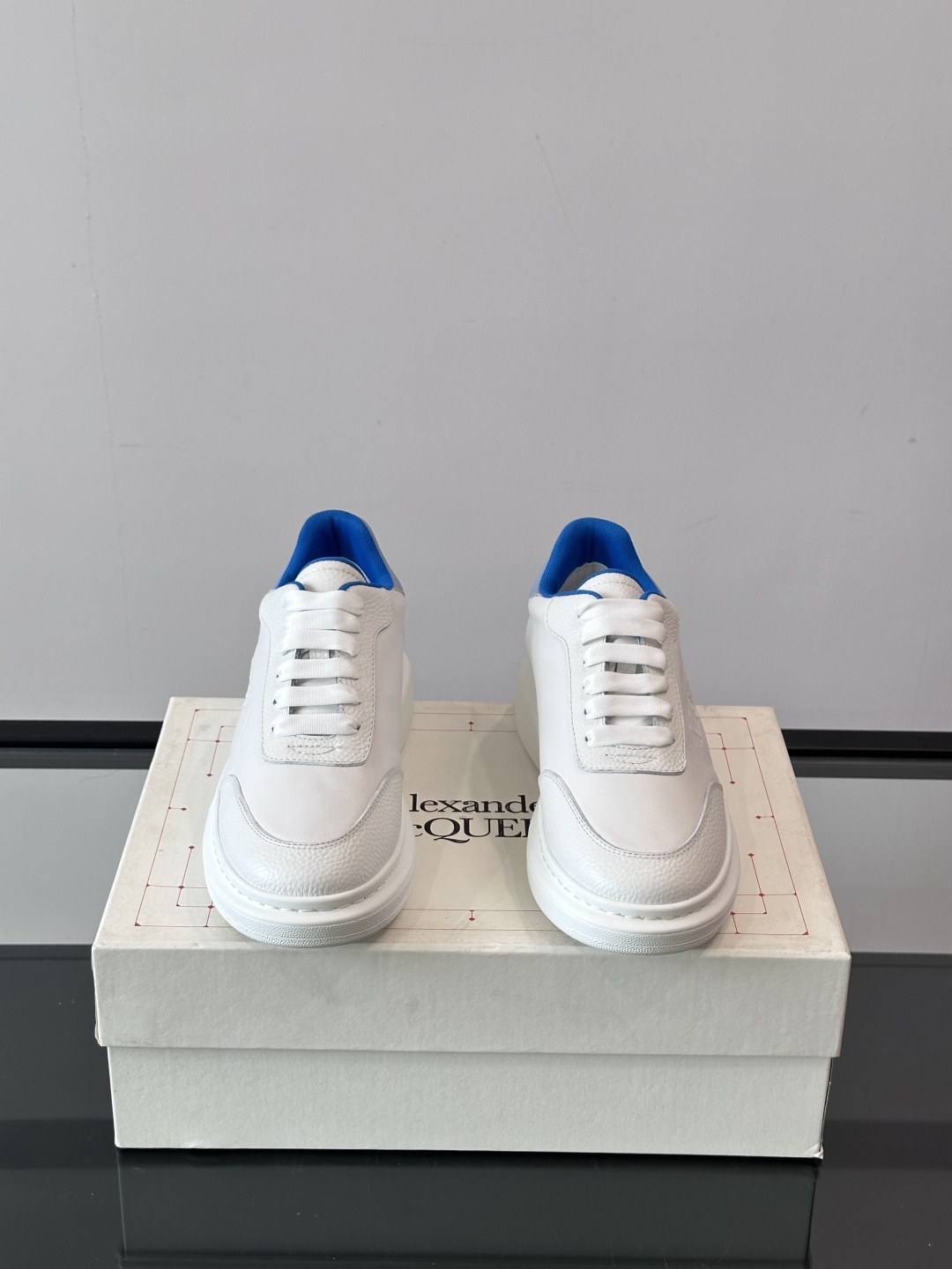 𝐀𝐥𝐞𝐱𝐚𝐧𝐝𝐞𝐫 𝐌𝐜𝐐𝐔𝐄𝐄𝐍亚历山麦昆情侣款‼️ 休闲鞋👟。终极版本 随意PK柜货 麦昆这鞋款一出