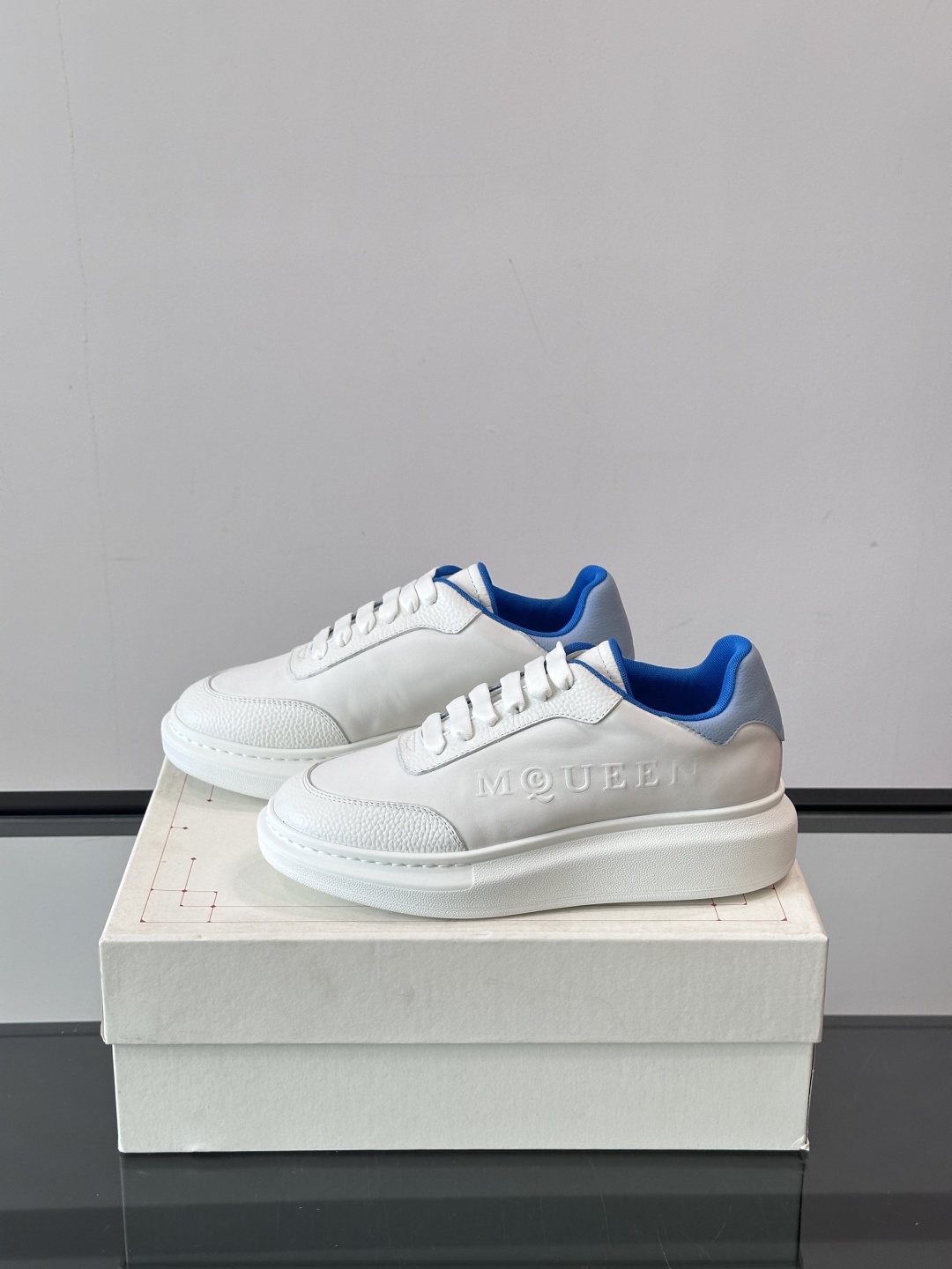 𝐀𝐥𝐞𝐱𝐚𝐧𝐝𝐞𝐫 𝐌𝐜𝐐𝐔𝐄𝐄𝐍亚历山麦昆情侣款‼️ 休闲鞋👟。终极版本 随意PK柜货 麦昆这鞋款一出