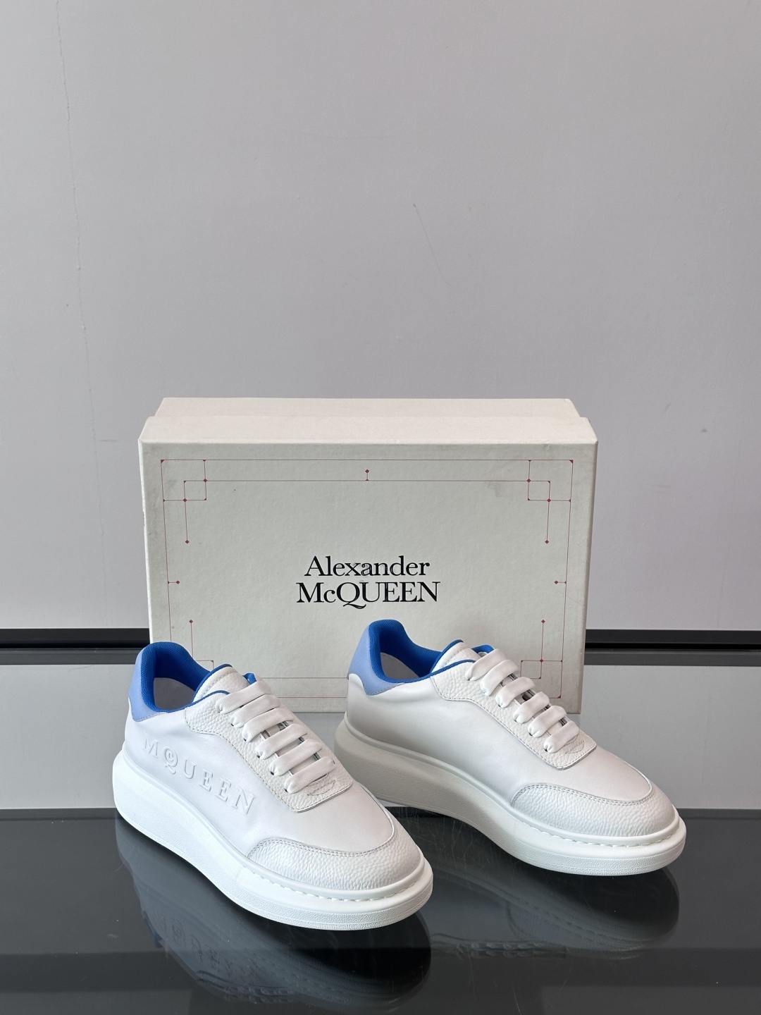 𝐀𝐥𝐞𝐱𝐚𝐧𝐝𝐞𝐫 𝐌𝐜𝐐𝐔𝐄𝐄𝐍亚历山麦昆情侣款‼️ 休闲鞋👟。终极版本 随意PK柜货 麦昆这鞋款一出