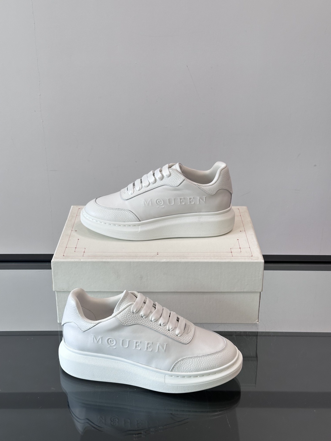 𝐀𝐥𝐞𝐱𝐚𝐧𝐝𝐞𝐫 𝐌𝐜𝐐𝐔𝐄𝐄𝐍亚历山麦昆情侣款‼️ 休闲鞋👟。终极版本 随意PK柜货 麦昆这鞋款一出