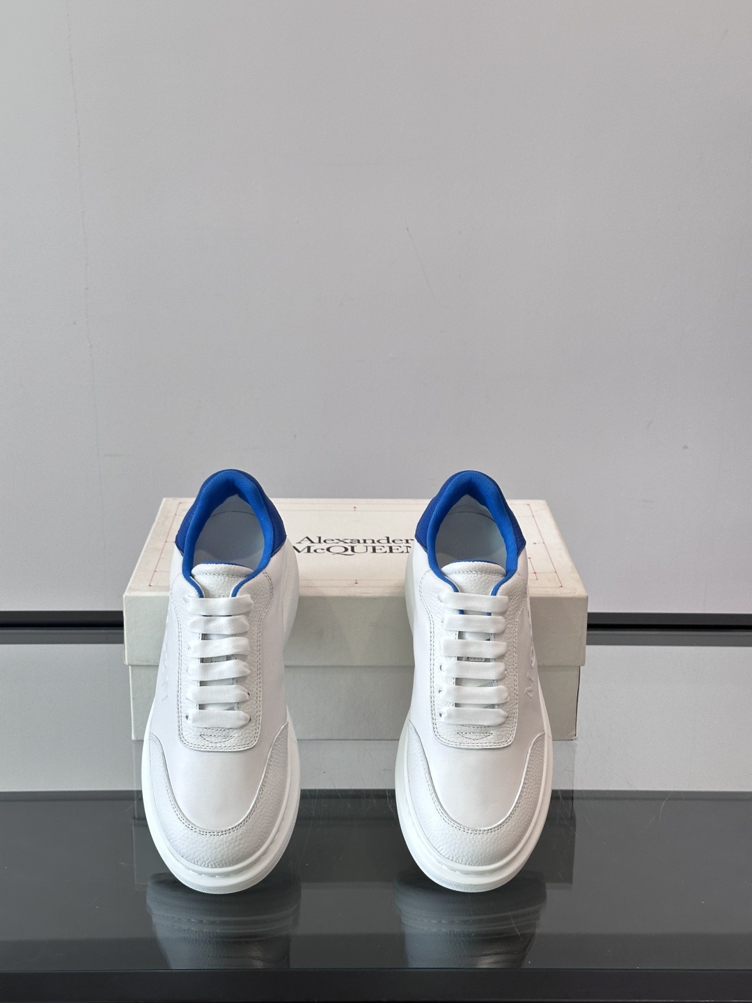 𝐀𝐥𝐞𝐱𝐚𝐧𝐝𝐞𝐫 𝐌𝐜𝐐𝐔𝐄𝐄𝐍亚历山麦昆情侣款‼️ 休闲鞋👟。终极版本 随意PK柜货 麦昆这鞋款一出