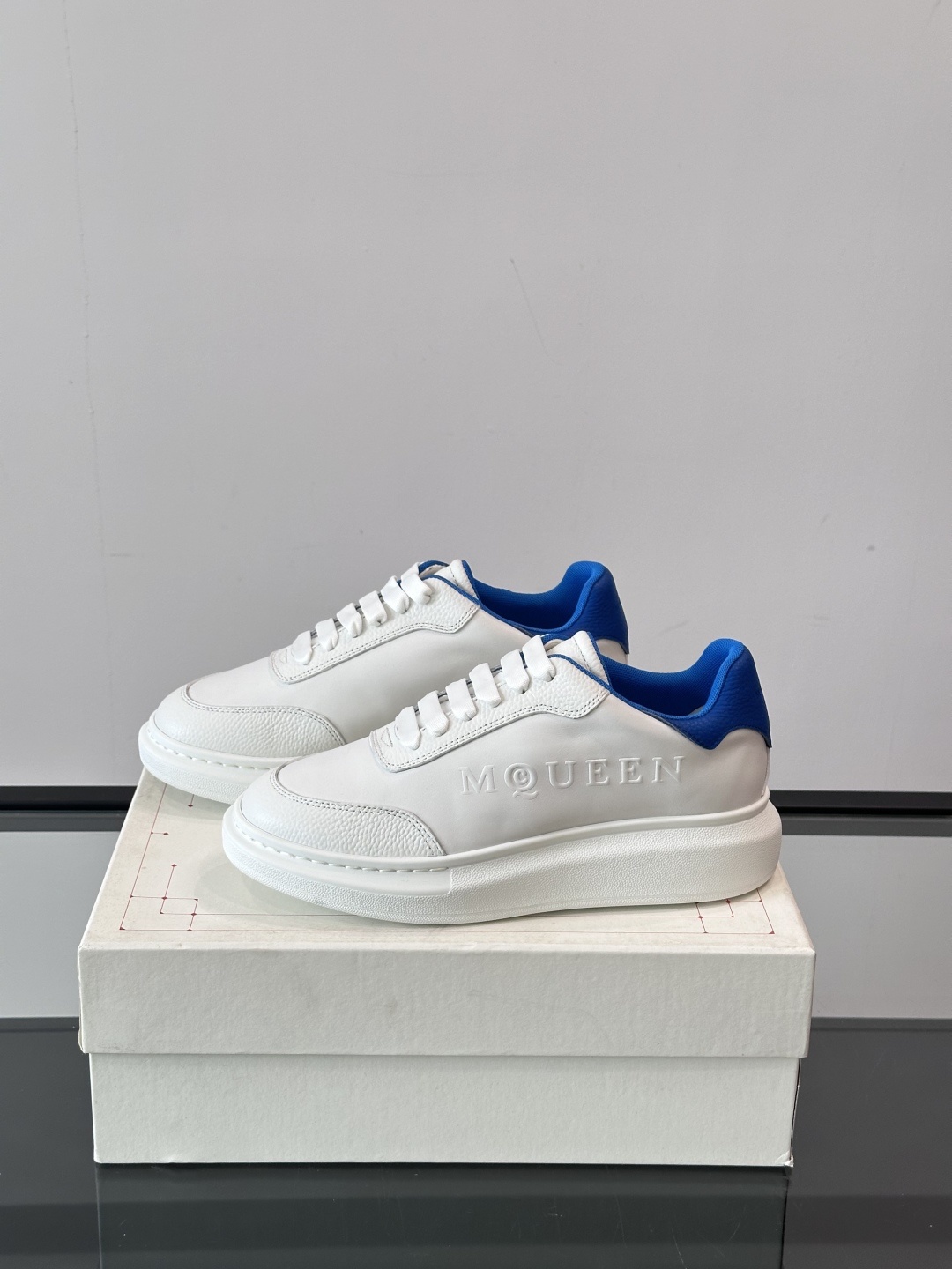 𝐀𝐥𝐞𝐱𝐚𝐧𝐝𝐞𝐫 𝐌𝐜𝐐𝐔𝐄𝐄𝐍亚历山麦昆情侣款‼️ 休闲鞋👟。终极版本 随意PK柜货 麦昆这鞋款一出