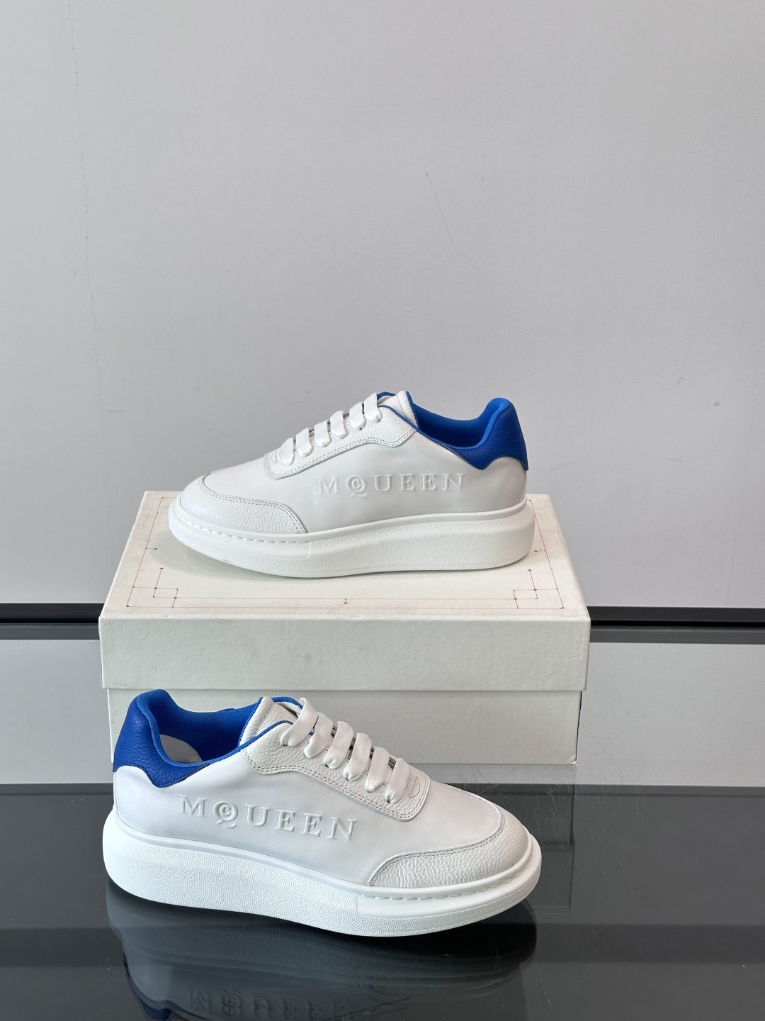𝐀𝐥𝐞𝐱𝐚𝐧𝐝𝐞𝐫 𝐌𝐜𝐐𝐔𝐄𝐄𝐍亚历山麦昆情侣款‼️ 休闲鞋👟。终极版本 随意PK柜货 麦昆这鞋款一出