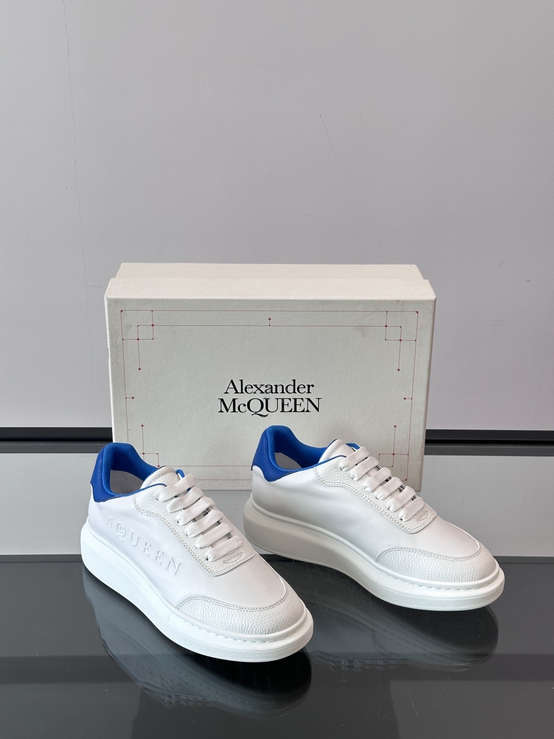 𝐀𝐥𝐞𝐱𝐚𝐧𝐝𝐞𝐫 𝐌𝐜𝐐𝐔𝐄𝐄𝐍亚历山麦昆情侣款‼️ 休闲鞋👟。终极版本 随意PK柜货 麦昆这鞋款一出