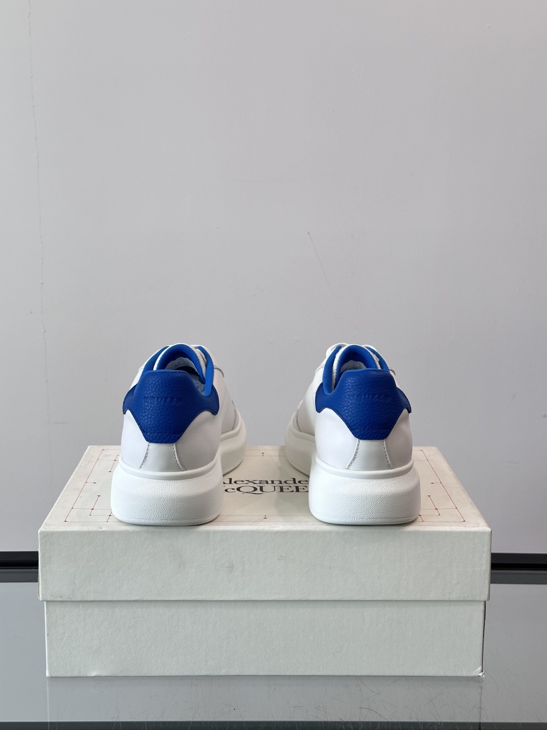 𝐀𝐥𝐞𝐱𝐚𝐧𝐝𝐞𝐫 𝐌𝐜𝐐𝐔𝐄𝐄𝐍亚历山麦昆情侣款‼️ 休闲鞋👟。终极版本 随意PK柜货 麦昆这鞋款一出