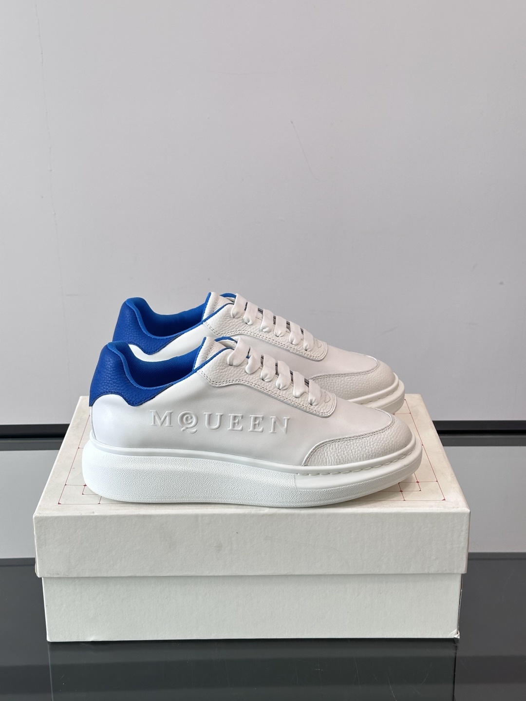 𝐀𝐥𝐞𝐱𝐚𝐧𝐝𝐞𝐫 𝐌𝐜𝐐𝐔𝐄𝐄𝐍亚历山麦昆情侣款‼️ 休闲鞋👟。终极版本 随意PK柜货 麦昆这鞋款一出