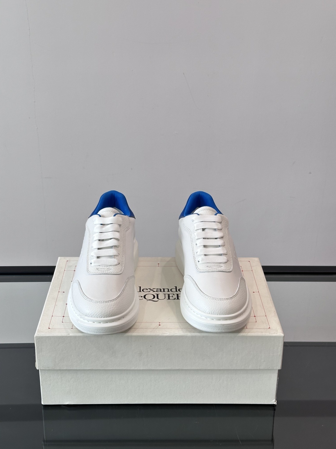 𝐀𝐥𝐞𝐱𝐚𝐧𝐝𝐞𝐫 𝐌𝐜𝐐𝐔𝐄𝐄𝐍亚历山麦昆情侣款‼️ 休闲鞋👟。终极版本 随意PK柜货 麦昆这鞋款一出