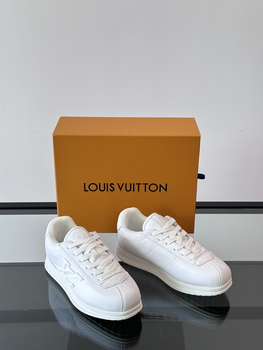 LV 🫏BUTTERSOFT运动鞋的多彩诠释结合了羊皮、LV BUTTERSOFT运动鞋的多彩诠释结合了