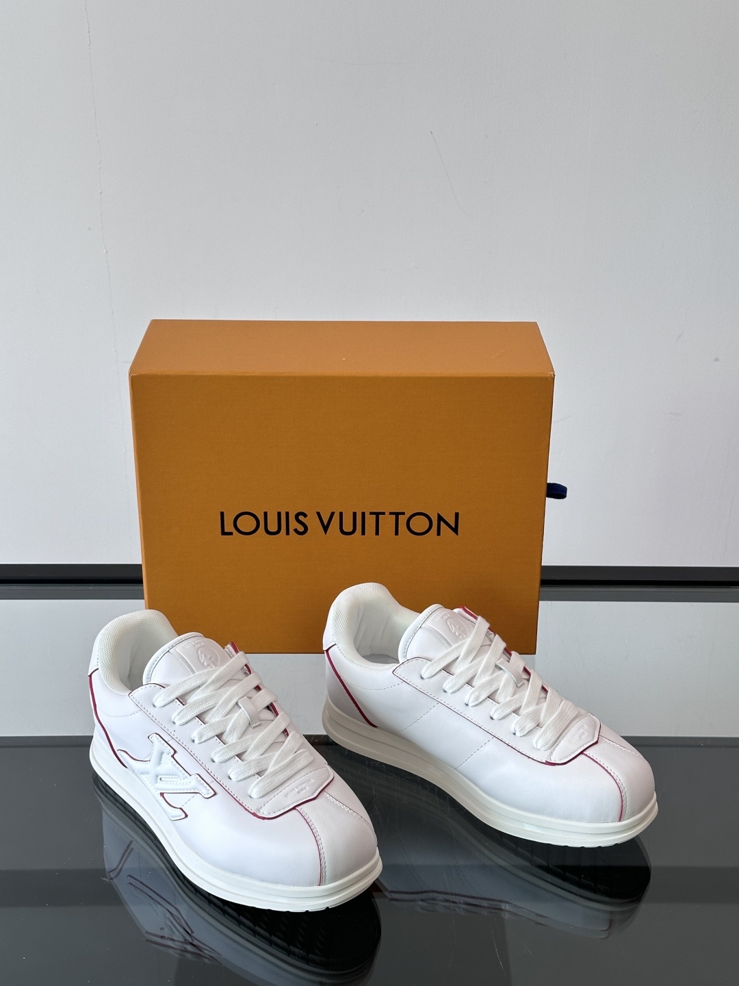 LV 🫏BUTTERSOFT运动鞋的多彩诠释结合了羊皮、LV BUTTERSOFT运动鞋的多彩诠释结合了