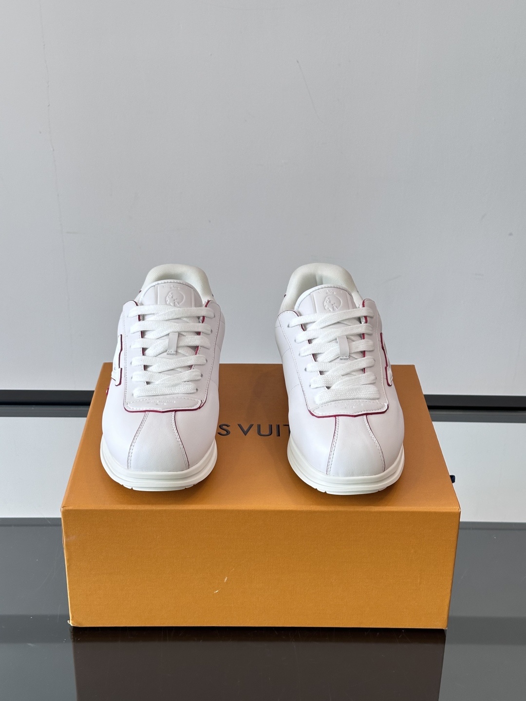 LV 🫏BUTTERSOFT运动鞋的多彩诠释结合了羊皮、LV BUTTERSOFT运动鞋的多彩诠释结合了