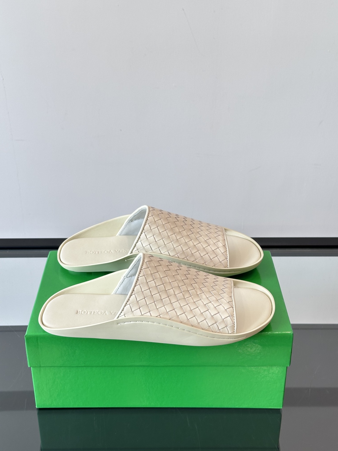 Bottega Veneta Sanlon02拖鞋凉鞋🩴！！一字拖男编织皮面两穿男仕拖鞋。将经典编织工艺