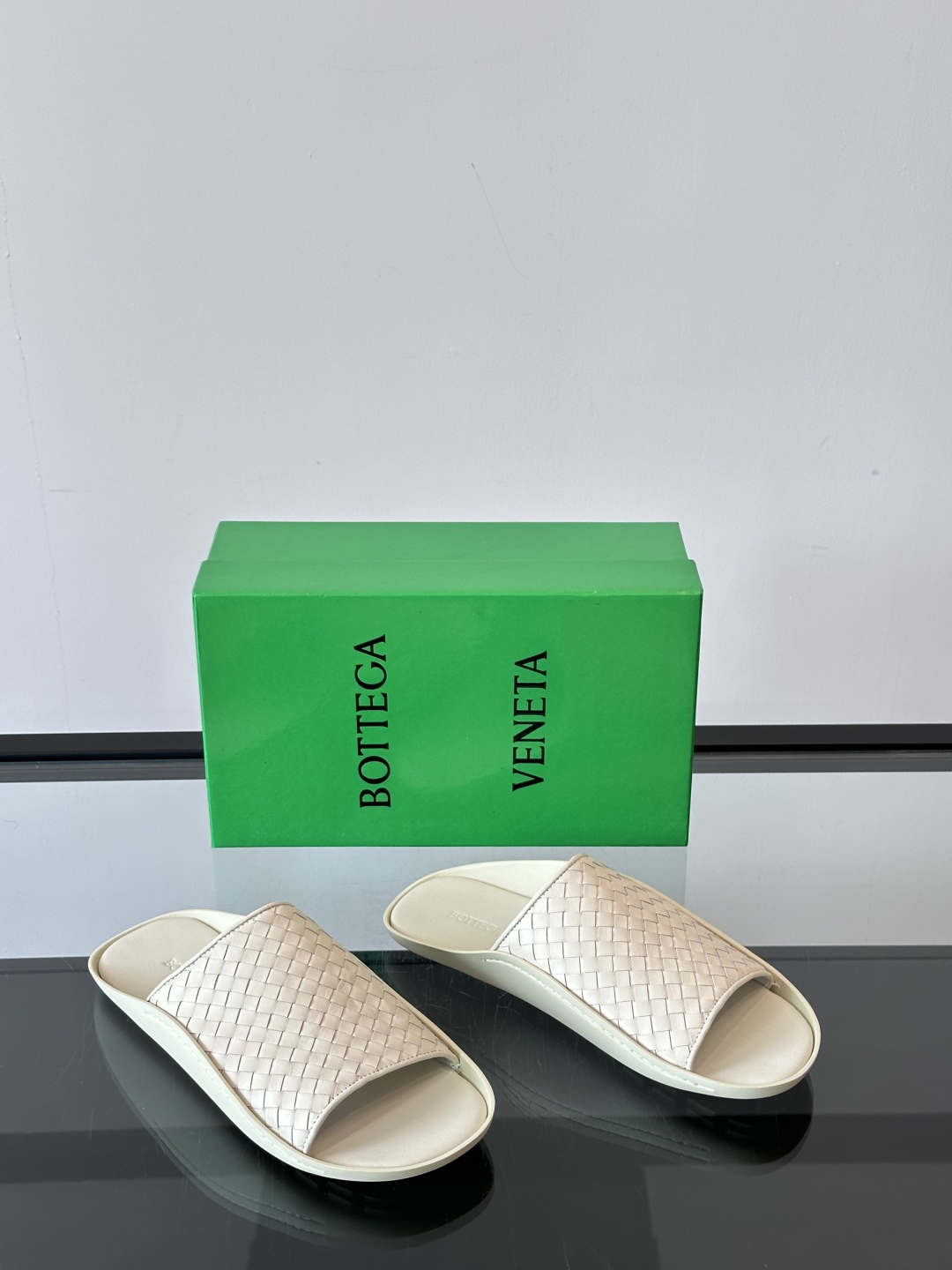 Bottega Veneta Sanlon02拖鞋凉鞋🩴！！一字拖男编织皮面两穿男仕拖鞋。将经典编织工艺
