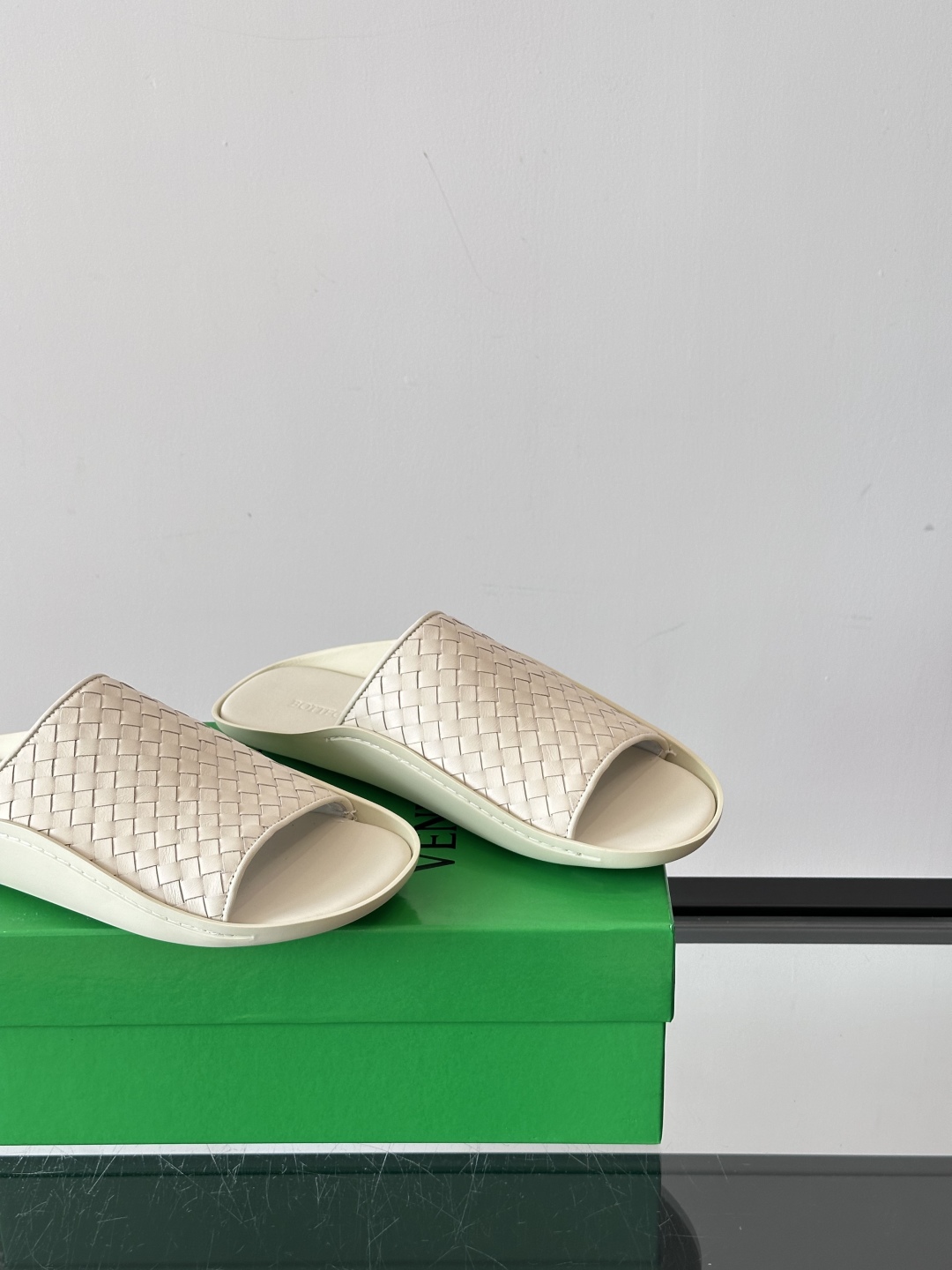 Bottega Veneta Sanlon02拖鞋凉鞋🩴！！一字拖男编织皮面两穿男仕拖鞋。将经典编织工艺