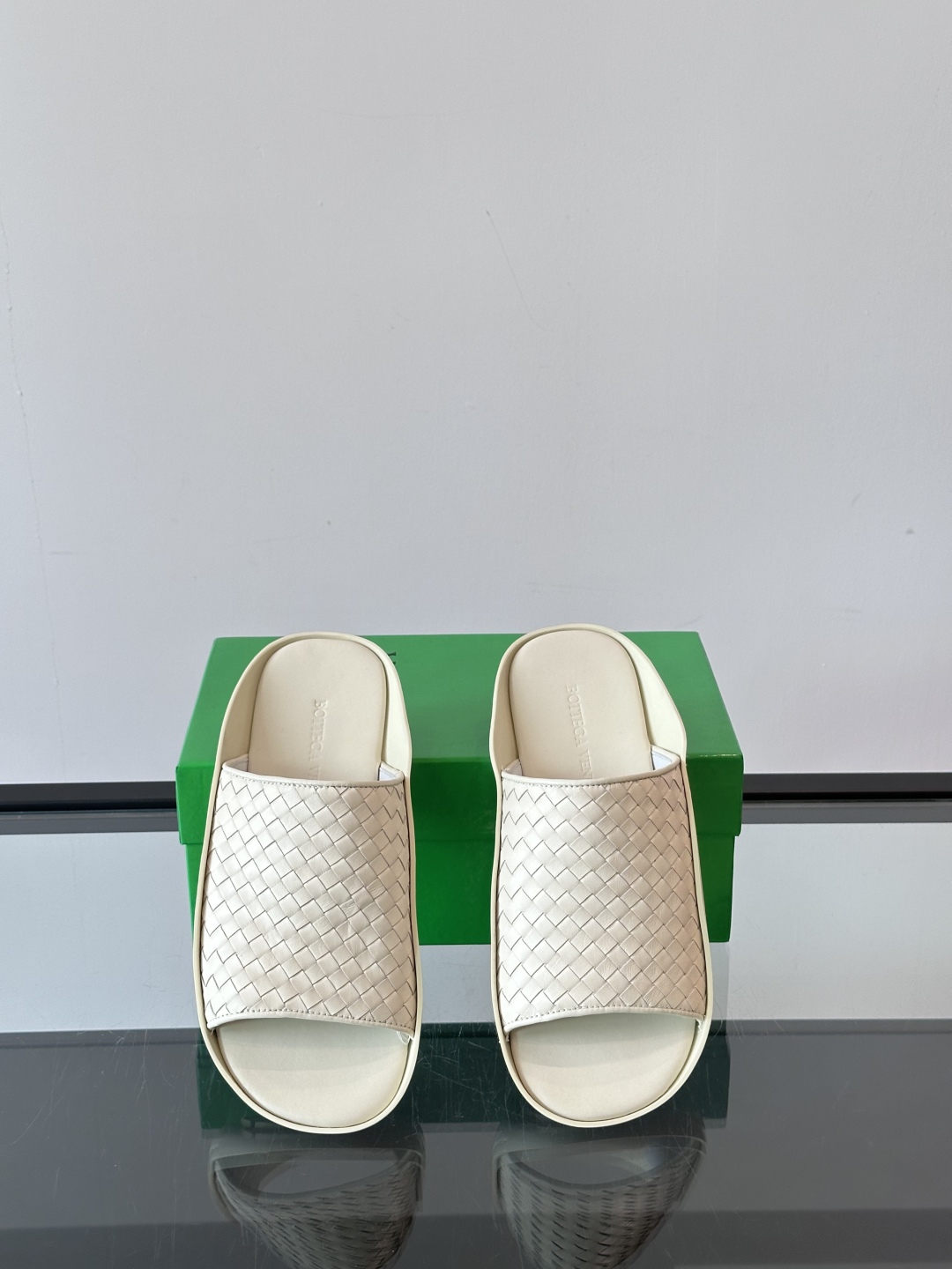 Bottega Veneta Sanlon02拖鞋凉鞋🩴！！一字拖男编织皮面两穿男仕拖鞋。将经典编织工艺