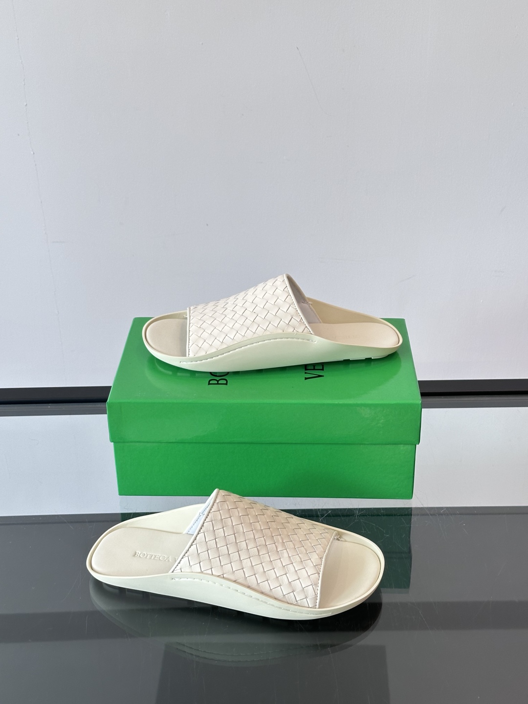 Bottega Veneta Sanlon02拖鞋凉鞋🩴！！一字拖男编织皮面两穿男仕拖鞋。将经典编织工艺