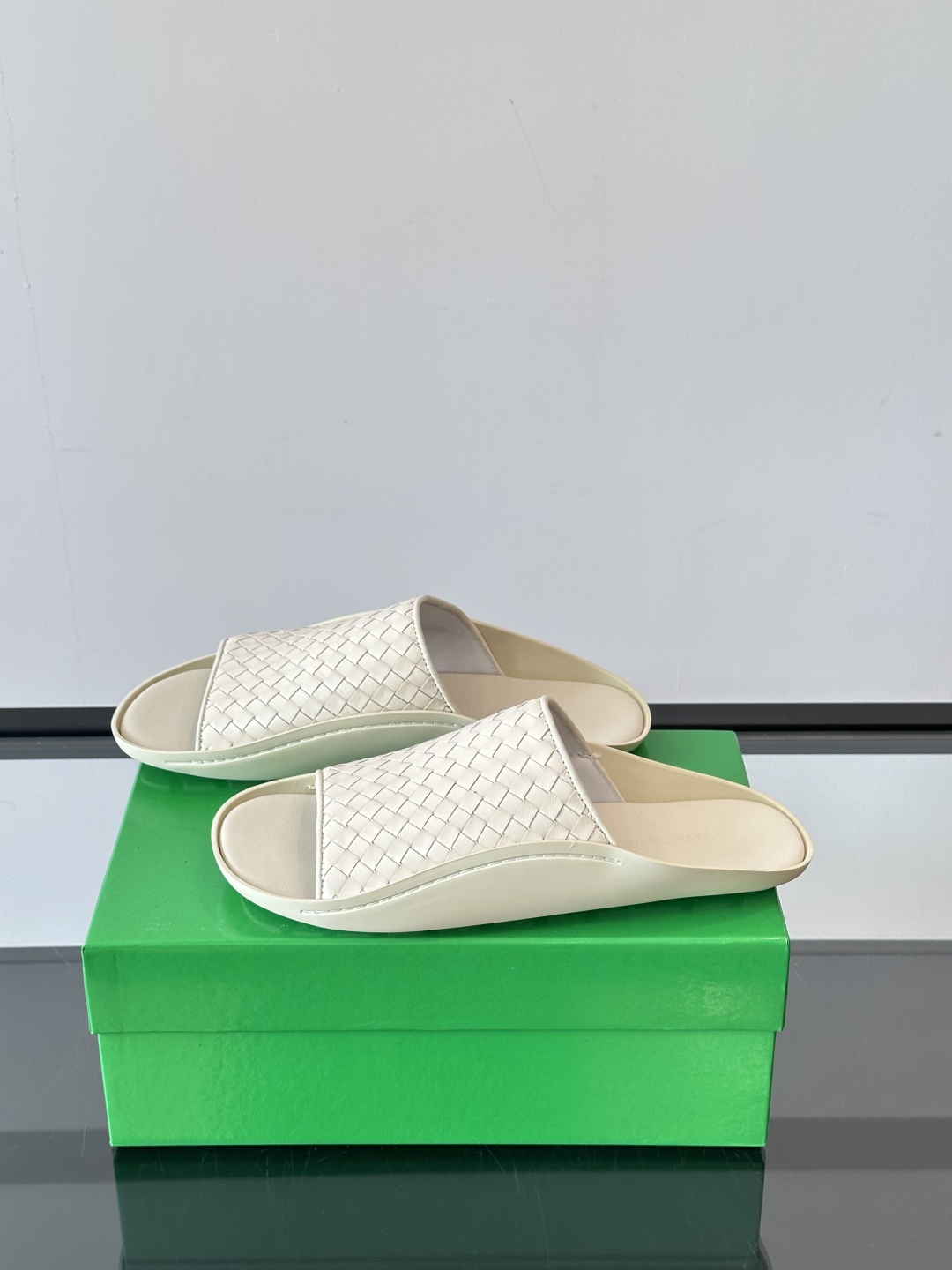Bottega Veneta Sanlon02拖鞋凉鞋🩴！！一字拖男编织皮面两穿男仕拖鞋。将经典编织工艺