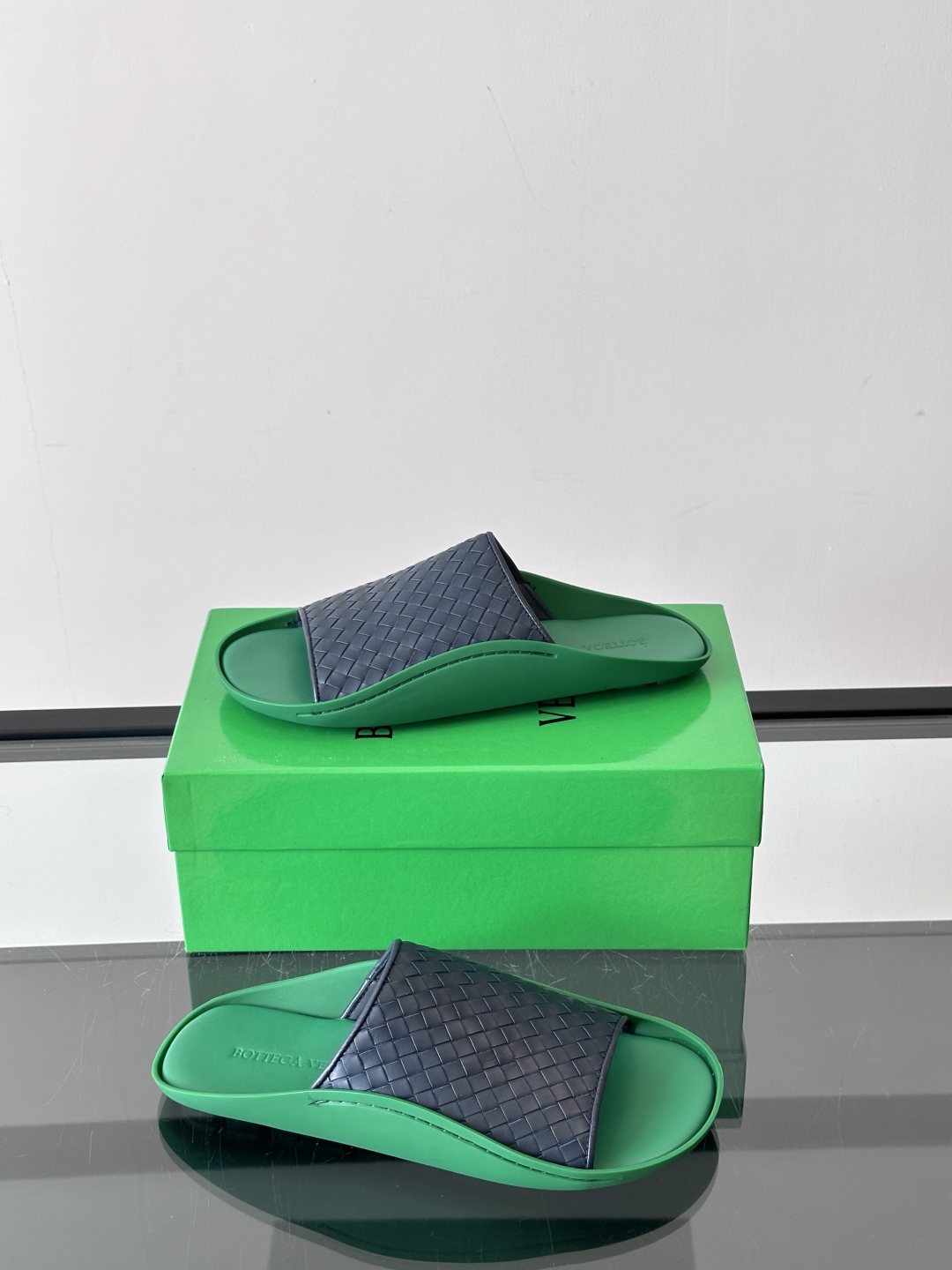 Bottega Veneta Sanlon02拖鞋凉鞋🩴！！一字拖男编织皮面两穿男仕拖鞋。将经典编织工艺