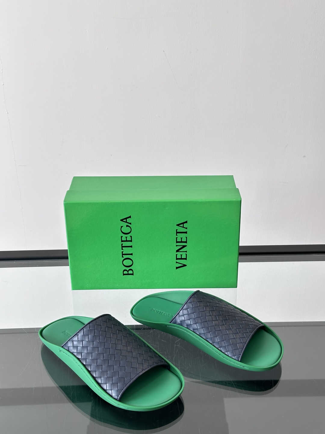 Bottega Veneta Sanlon02拖鞋凉鞋🩴！！一字拖男编织皮面两穿男仕拖鞋。将经典编织工艺