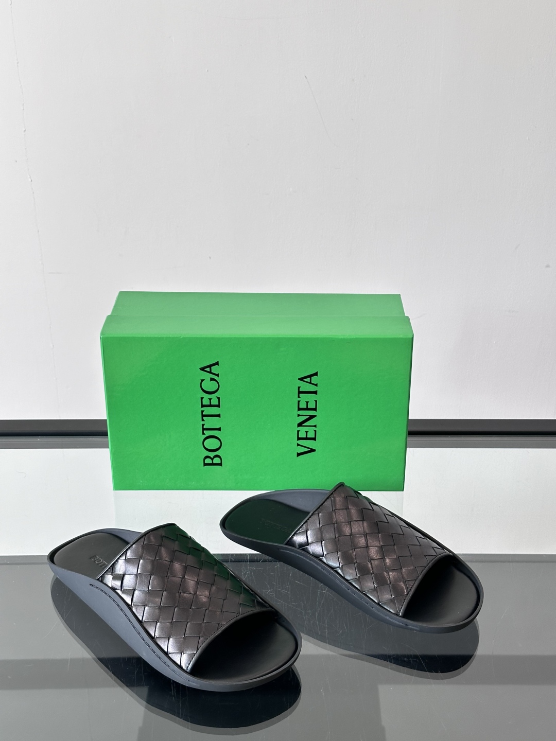 Bottega Veneta Sanlon02拖鞋凉鞋🩴！！一字拖男编织皮面两穿男仕拖鞋。将经典编织工艺