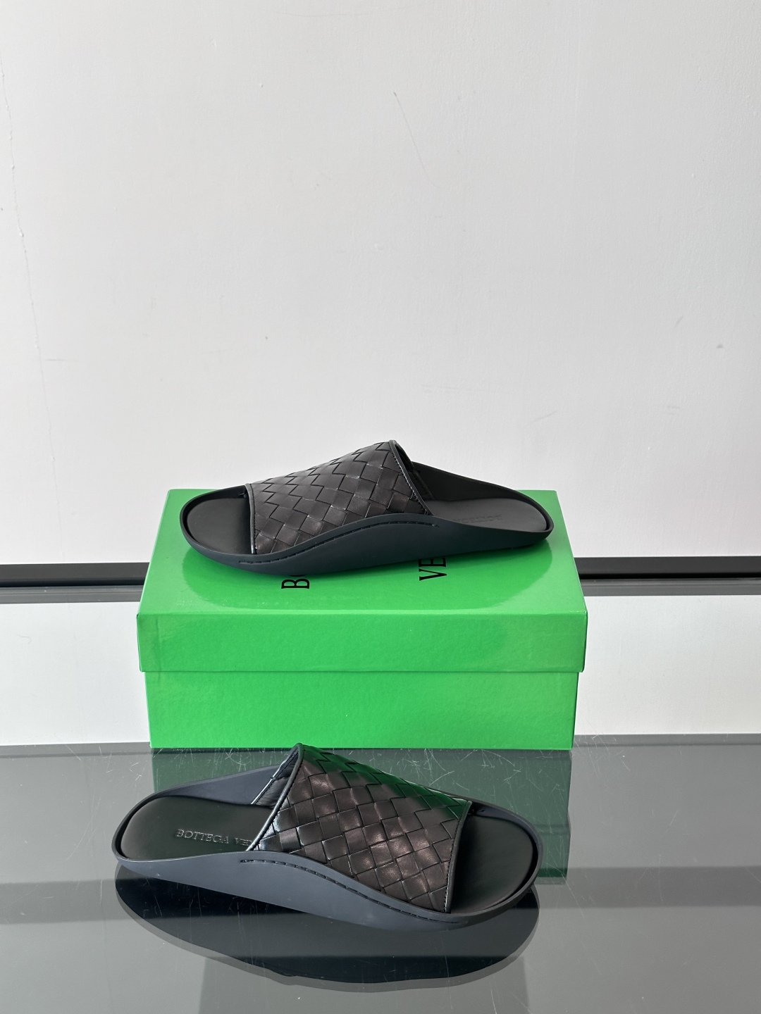 Bottega Veneta Sanlon02拖鞋凉鞋🩴！！一字拖男编织皮面两穿男仕拖鞋。将经典编织工艺