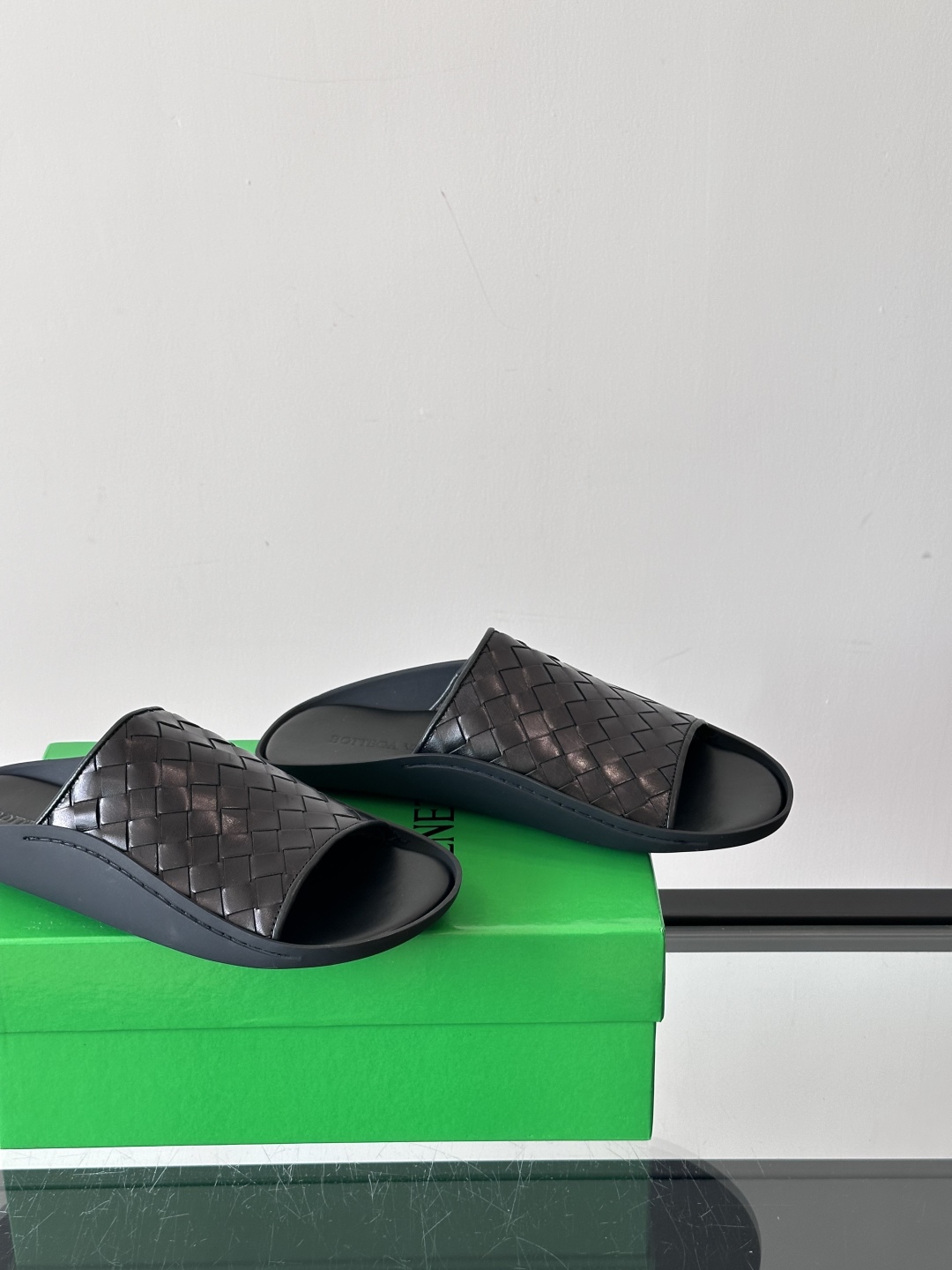Bottega Veneta Sanlon02拖鞋凉鞋🩴！！一字拖男编织皮面两穿男仕拖鞋。将经典编织工艺