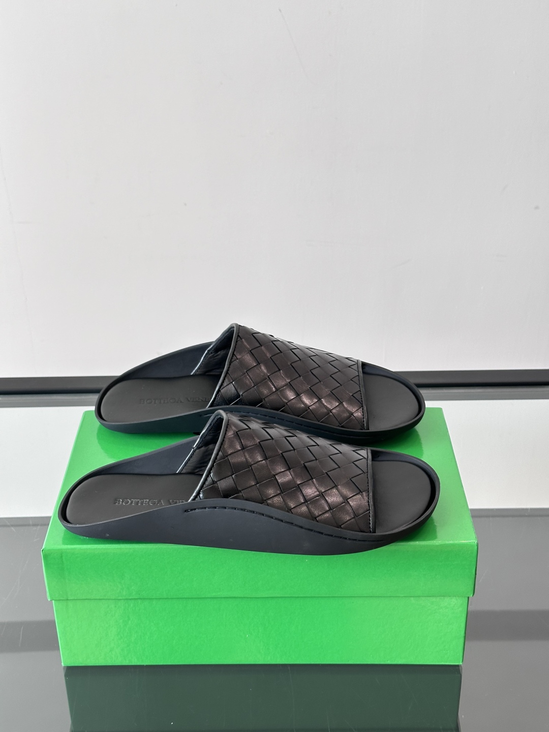 Bottega Veneta Sanlon02拖鞋凉鞋🩴！！一字拖男编织皮面两穿男仕拖鞋。将经典编织工艺