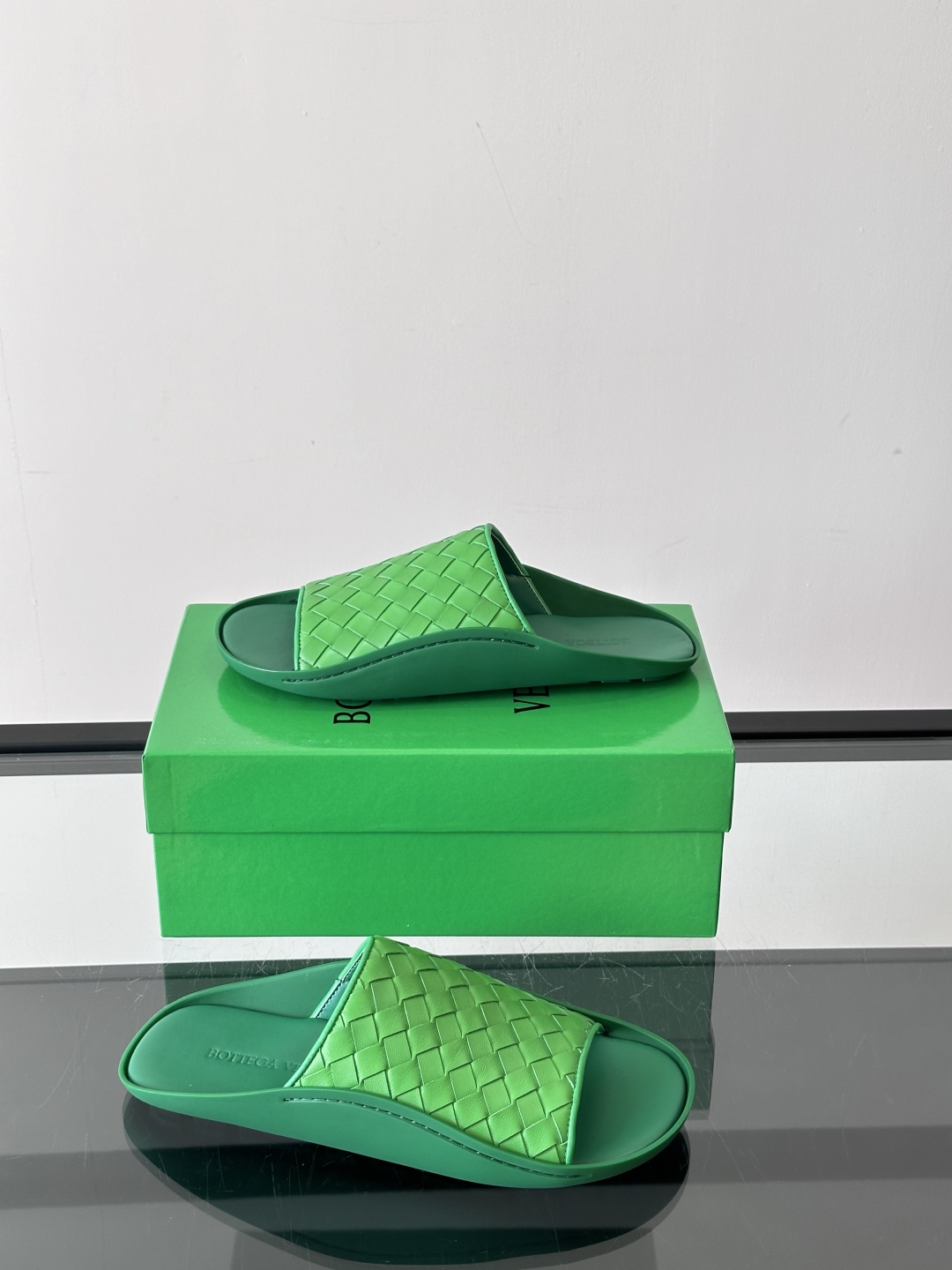 Bottega Veneta Sanlon02拖鞋凉鞋🩴！！一字拖男编织皮面两穿男仕拖鞋。将经典编织工艺