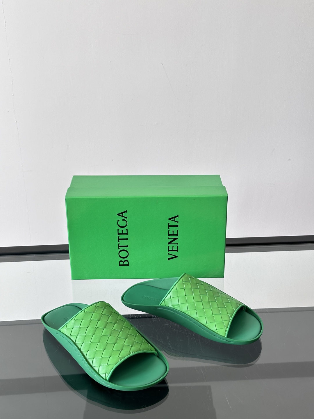Bottega Veneta Sanlon02拖鞋凉鞋🩴！！一字拖男编织皮面两穿男仕拖鞋。将经典编织工艺