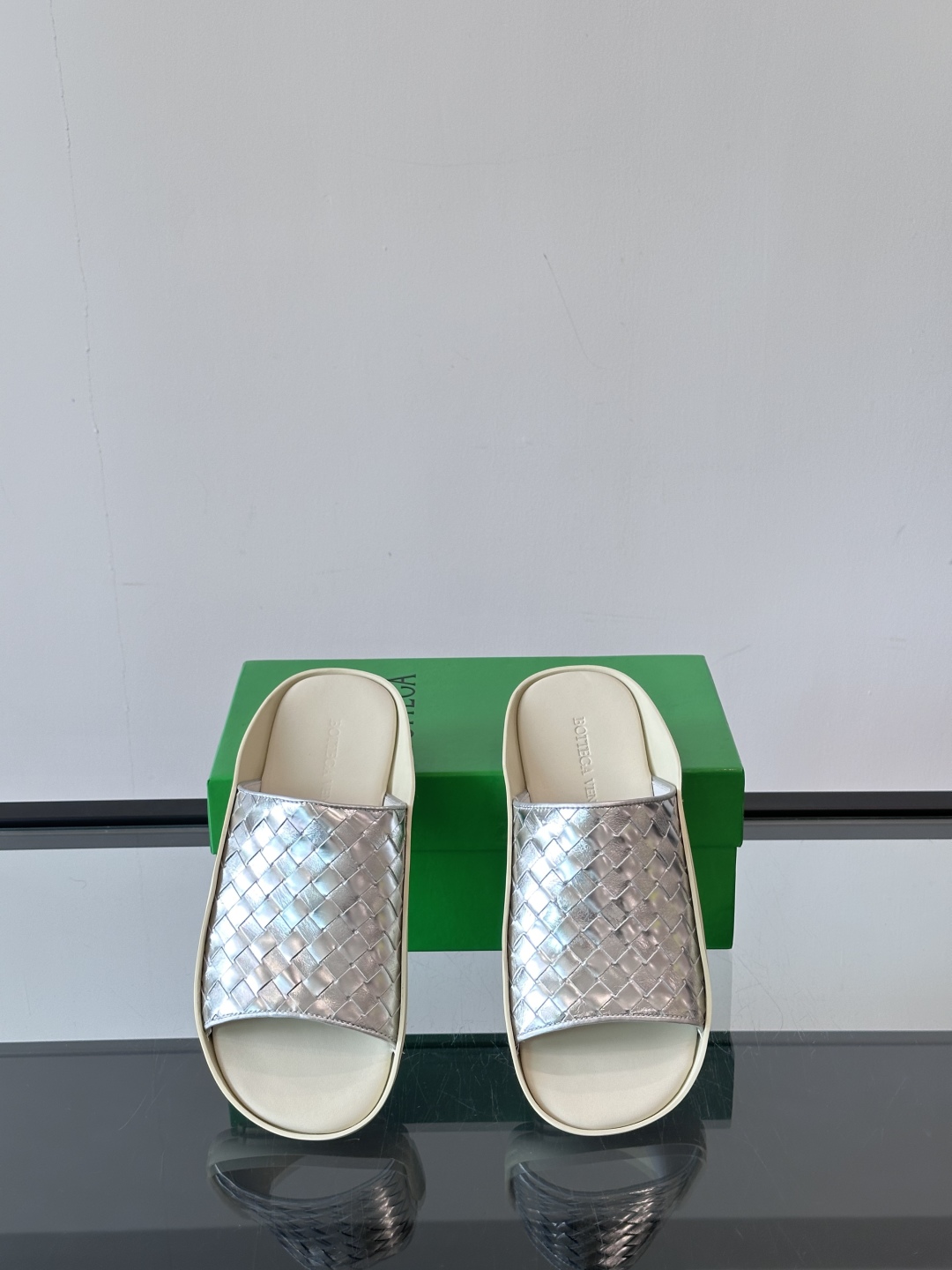 Bottega Veneta Sanlon02拖鞋凉鞋🩴！！一字拖男编织皮面两穿男仕拖鞋。将经典编织工艺