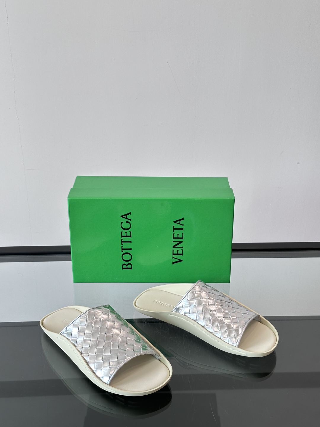 Bottega Veneta Sanlon02拖鞋凉鞋🩴！！一字拖男编织皮面两穿男仕拖鞋。将经典编织工艺