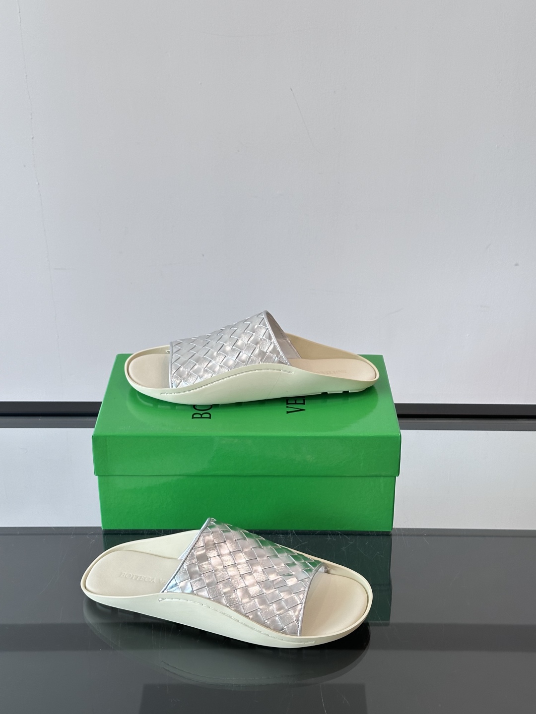 Bottega Veneta Sanlon02拖鞋凉鞋🩴！！一字拖男编织皮面两穿男仕拖鞋。将经典编织工艺