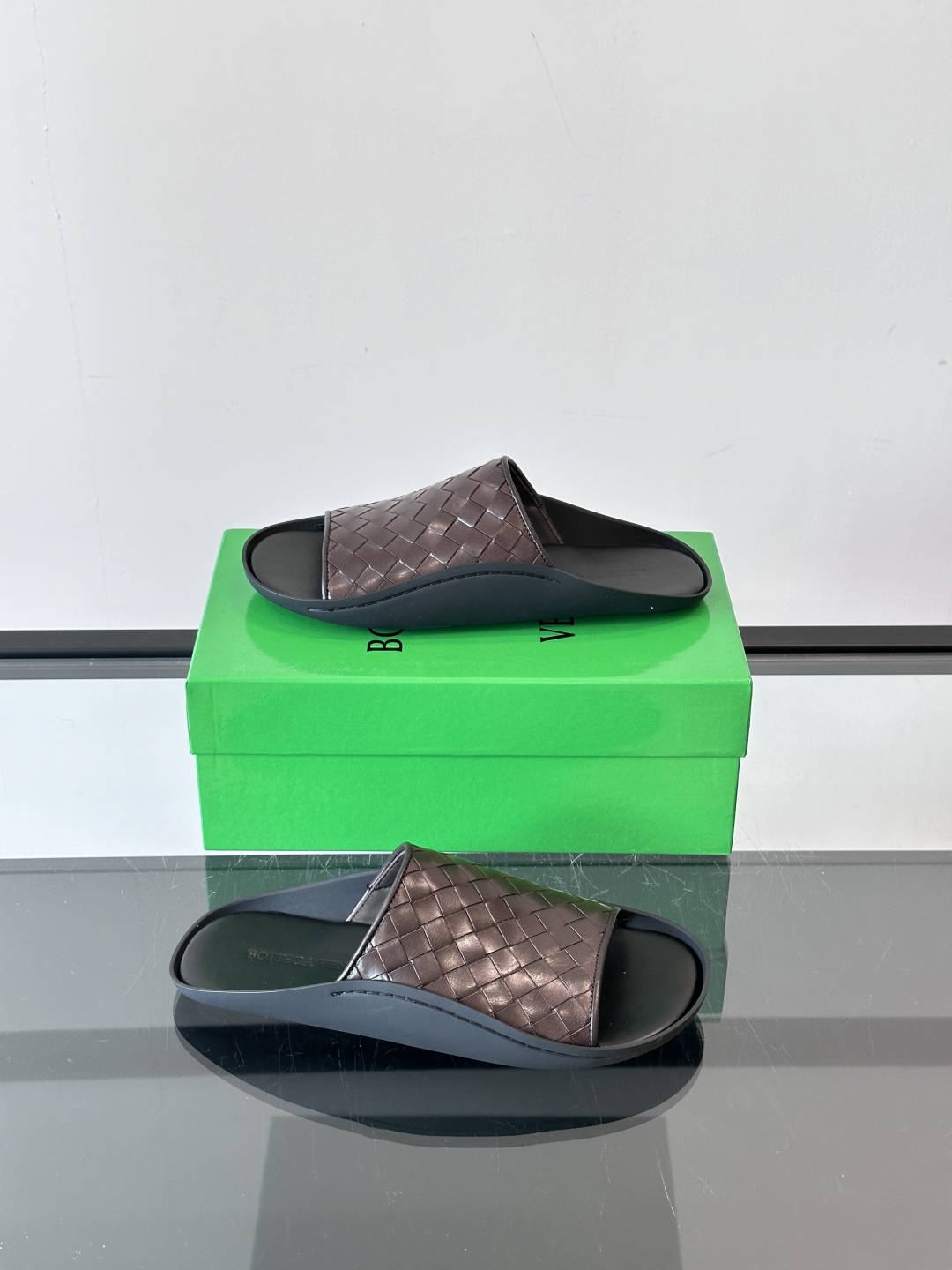 Bottega Veneta Sanlon02拖鞋凉鞋🩴！！一字拖男编织皮面两穿男仕拖鞋。将经典编织工艺