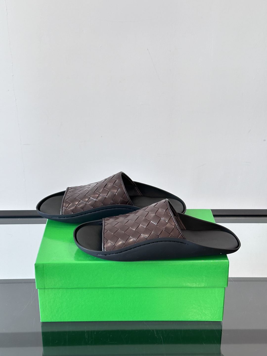 Bottega Veneta Sanlon02拖鞋凉鞋🩴！！一字拖男编织皮面两穿男仕拖鞋。将经典编织工艺