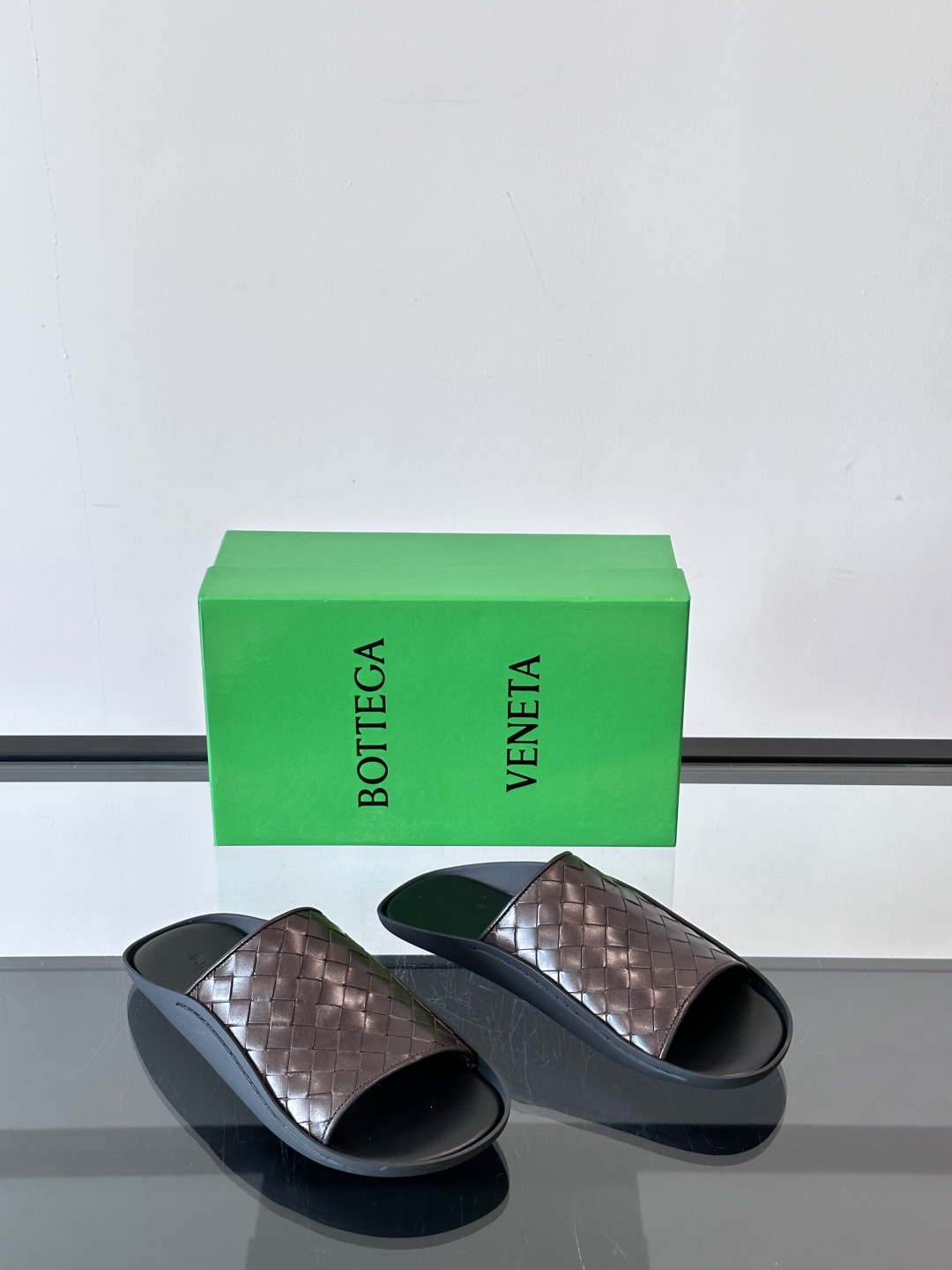 Bottega Veneta Sanlon02拖鞋凉鞋🩴！！一字拖男编织皮面两穿男仕拖鞋。将经典编织工艺