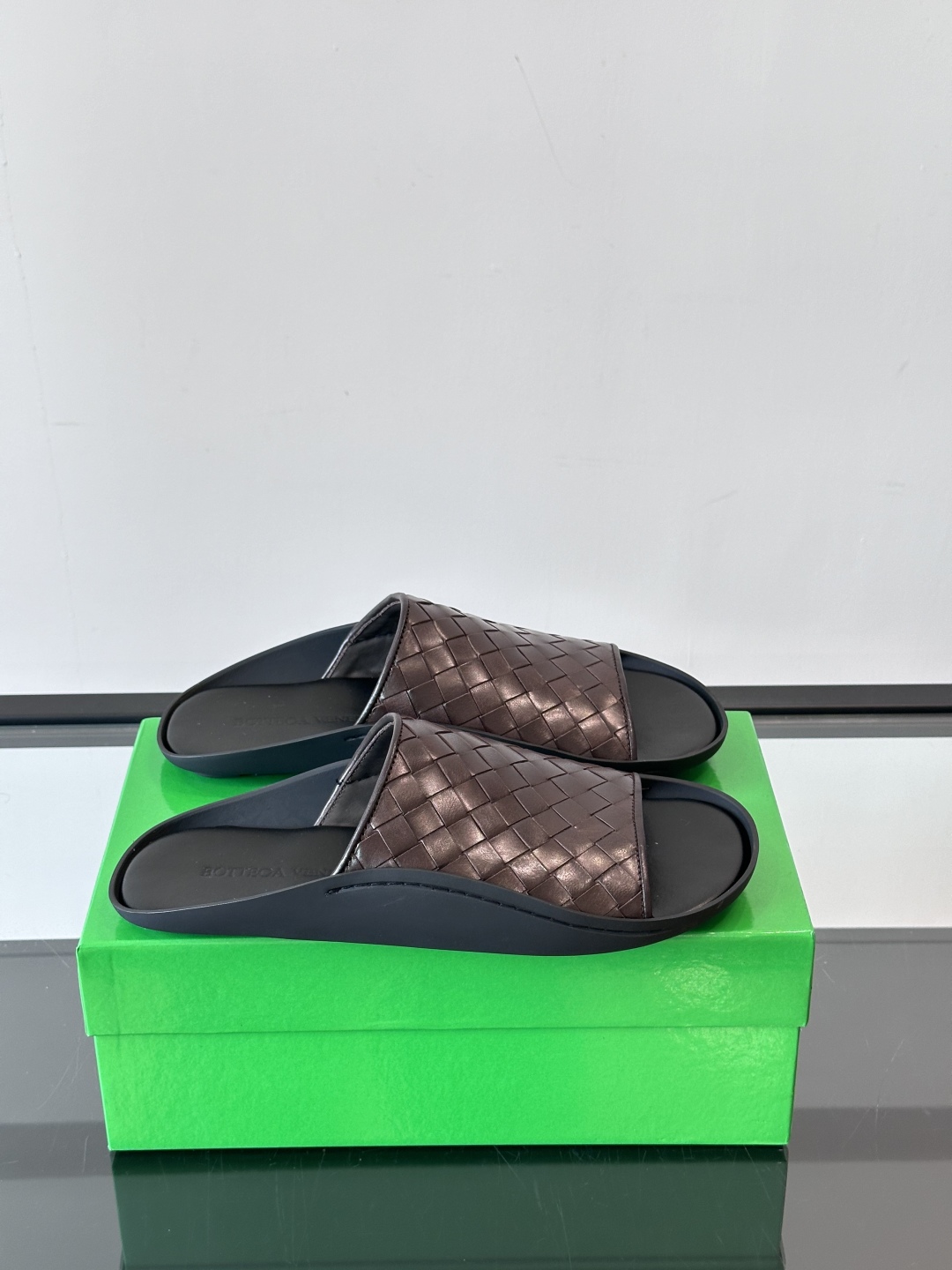 Bottega Veneta Sanlon02拖鞋凉鞋🩴！！一字拖男编织皮面两穿男仕拖鞋。将经典编织工艺