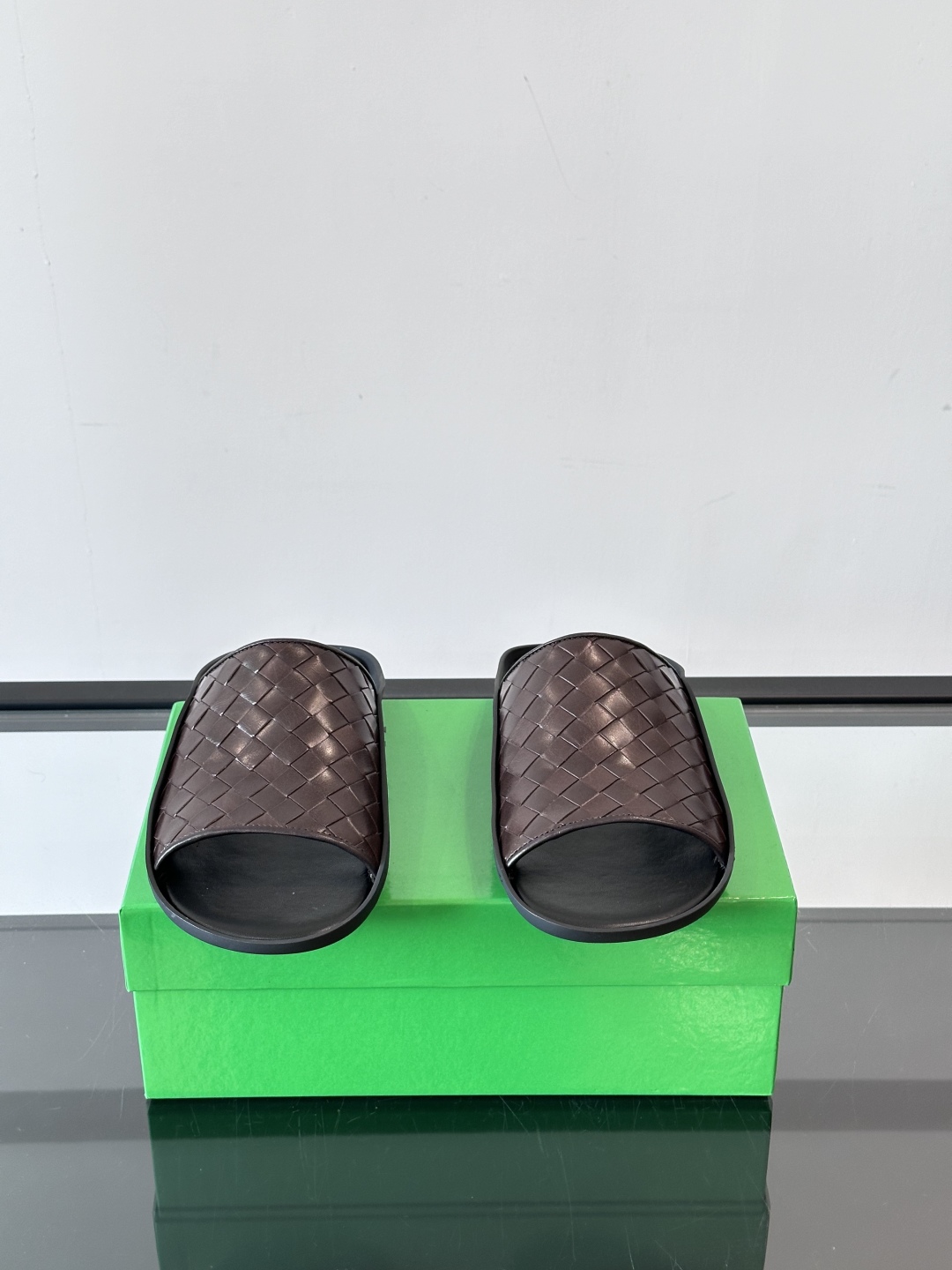 Bottega Veneta Sanlon02拖鞋凉鞋🩴！！一字拖男编织皮面两穿男仕拖鞋。将经典编织工艺